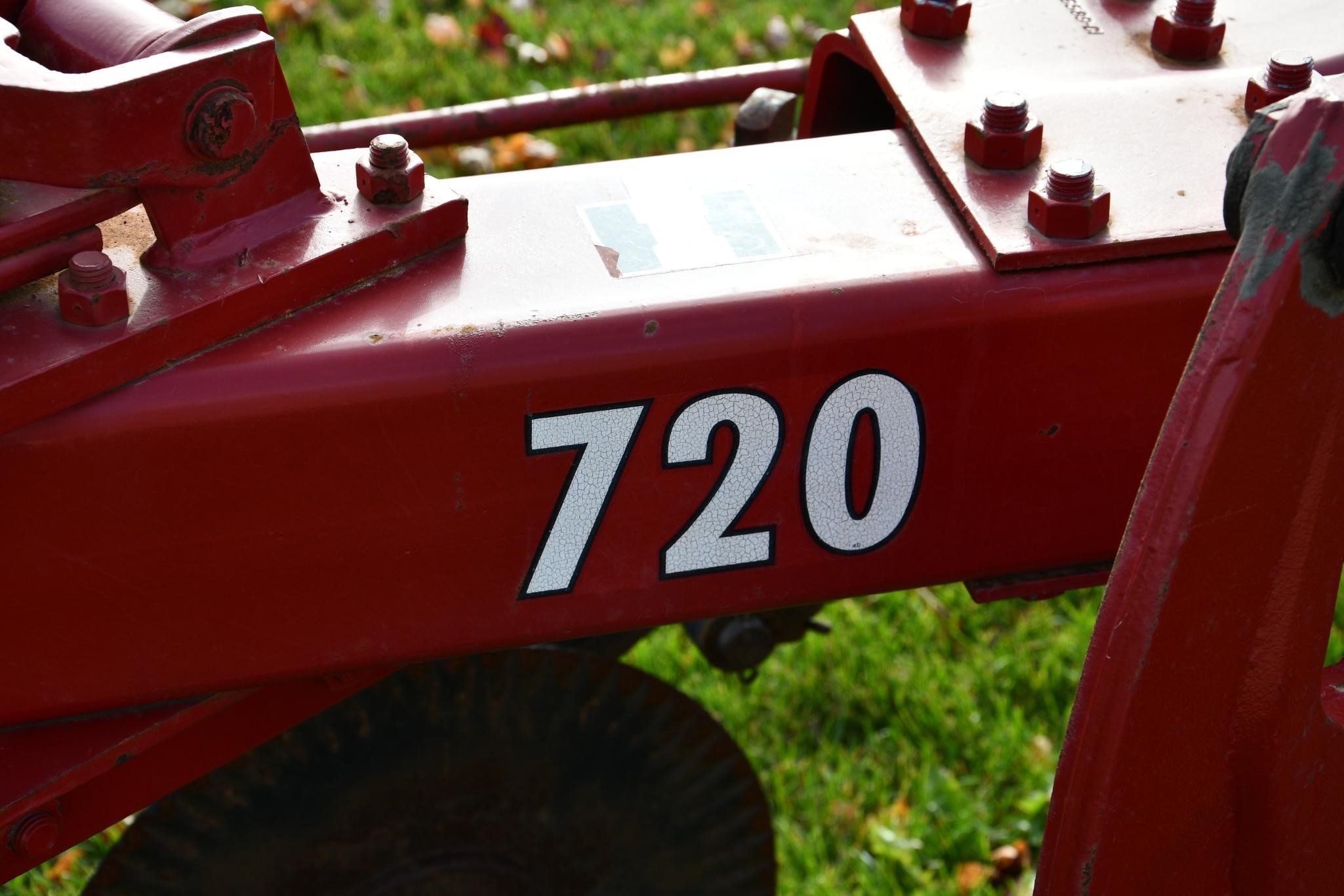 Case-IH 720 5-bottom plow