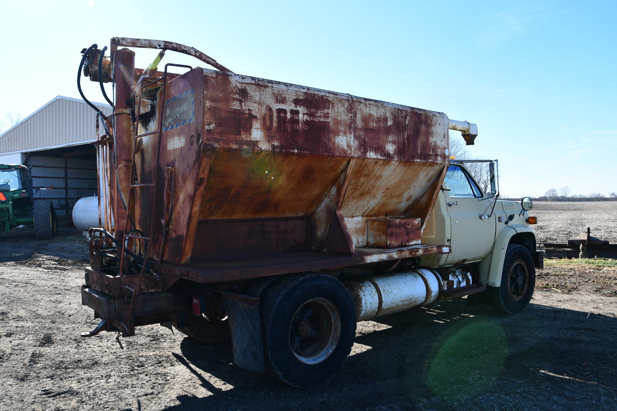 1989 GMC 6000 feed truck