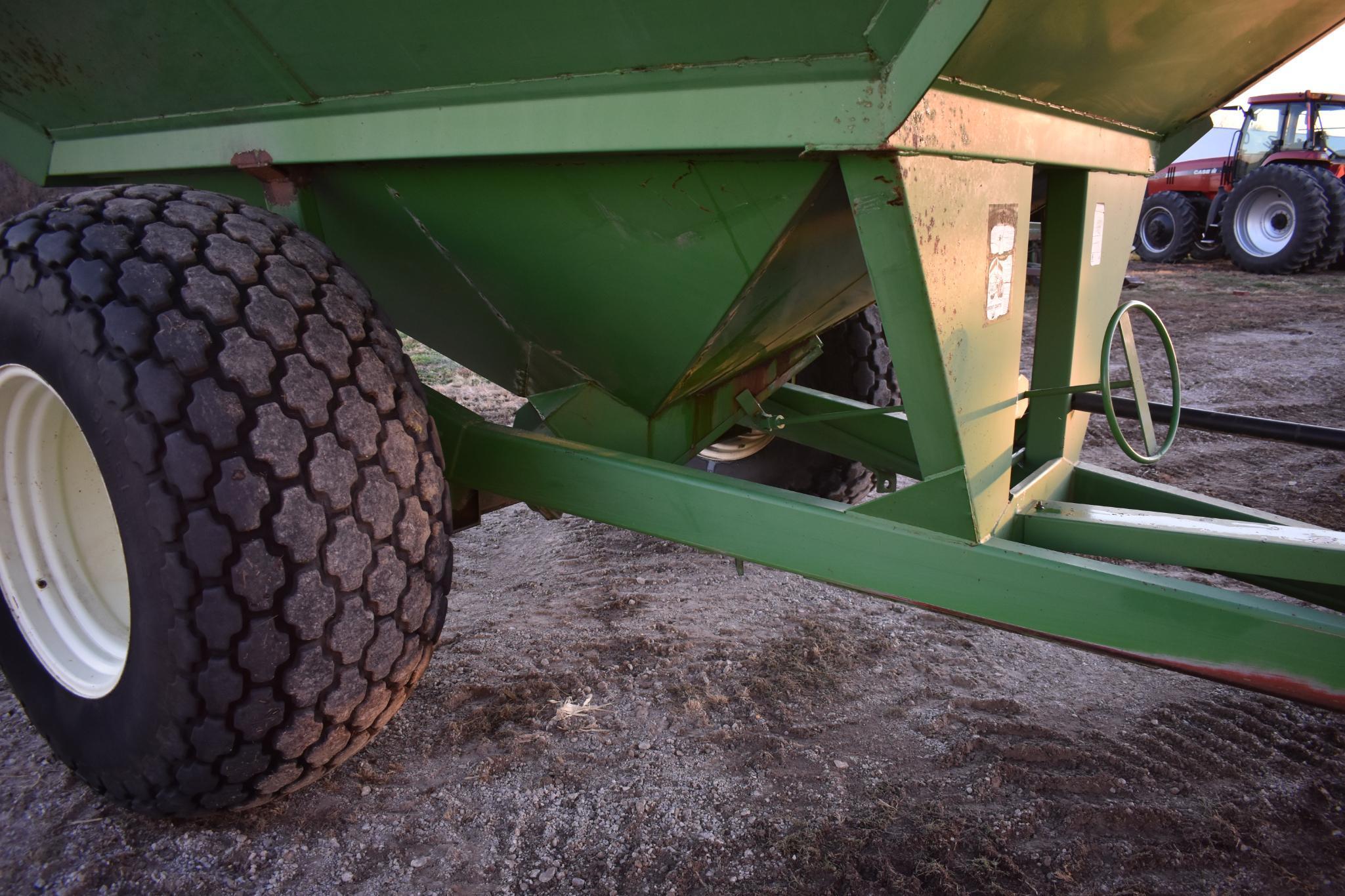 Brent 774 grain cart