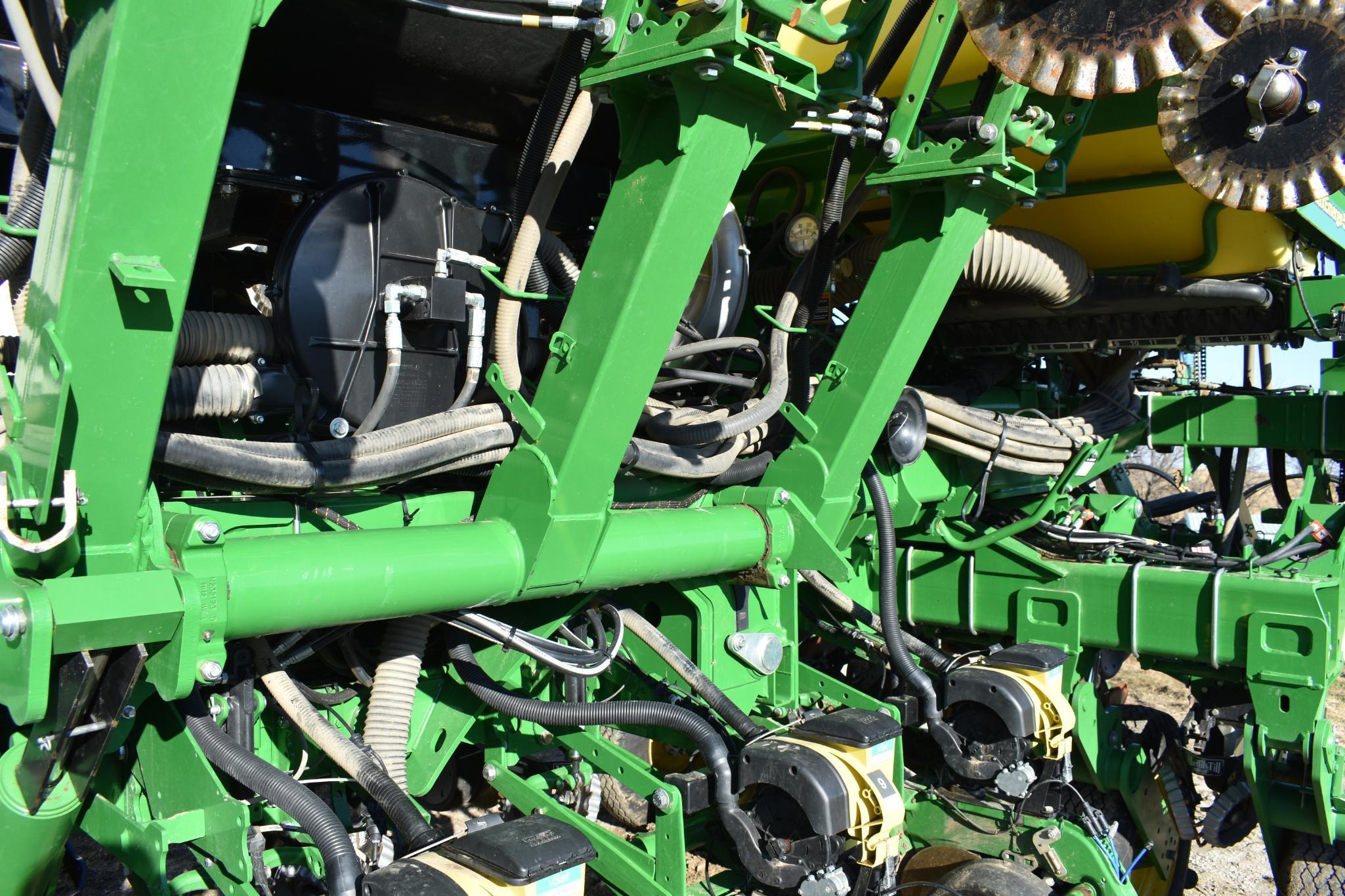 2018 John Deere 1795 16/31 CCS planter