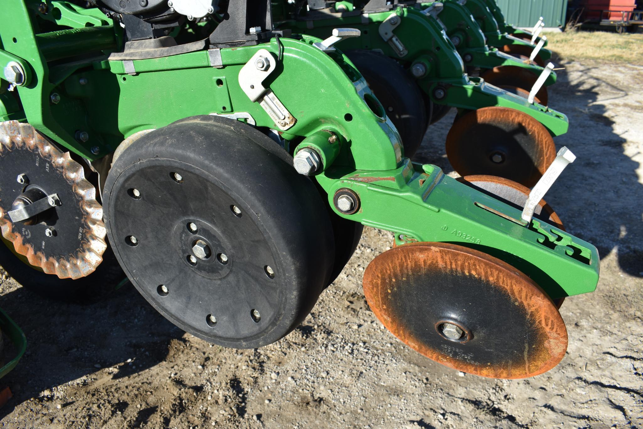 2018 John Deere 1795 16/31 CCS planter