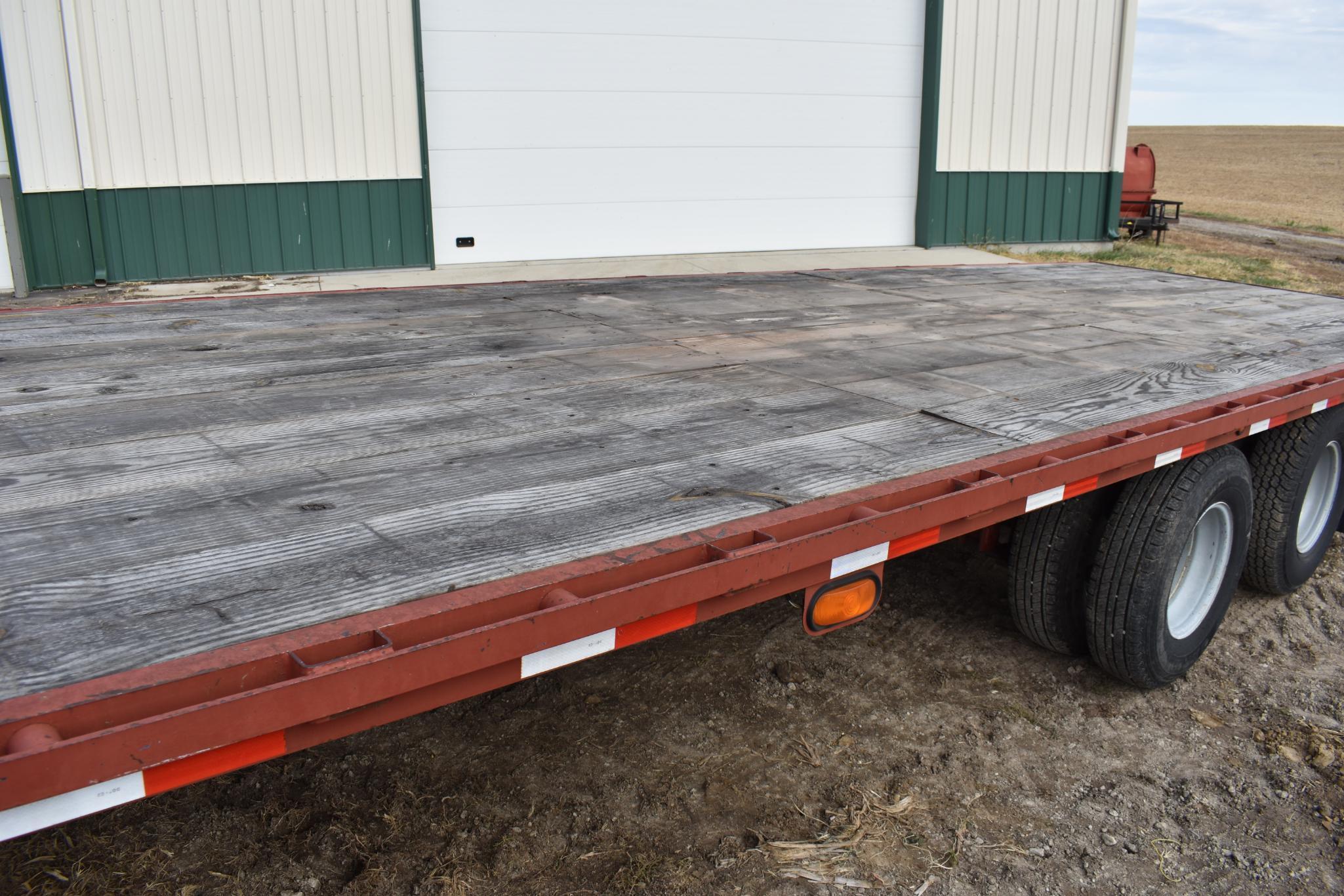 Load Trail 28' tandem axle gooseneck trailer