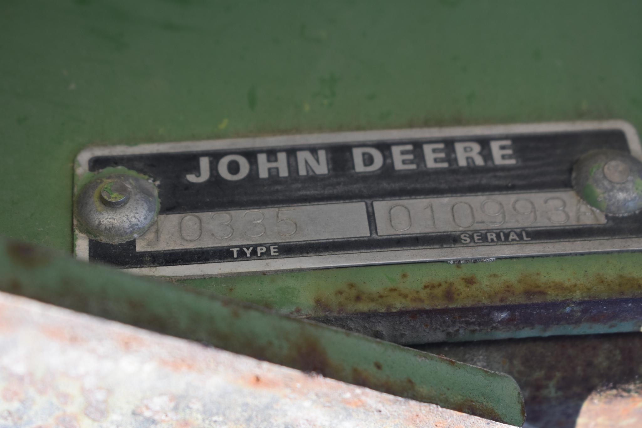 John Deere 335 28' disc