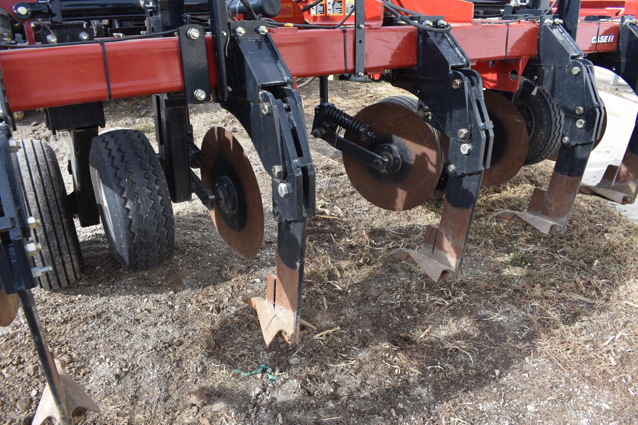 2017 Case-IH 2500 7-shank 3-pt. ripper