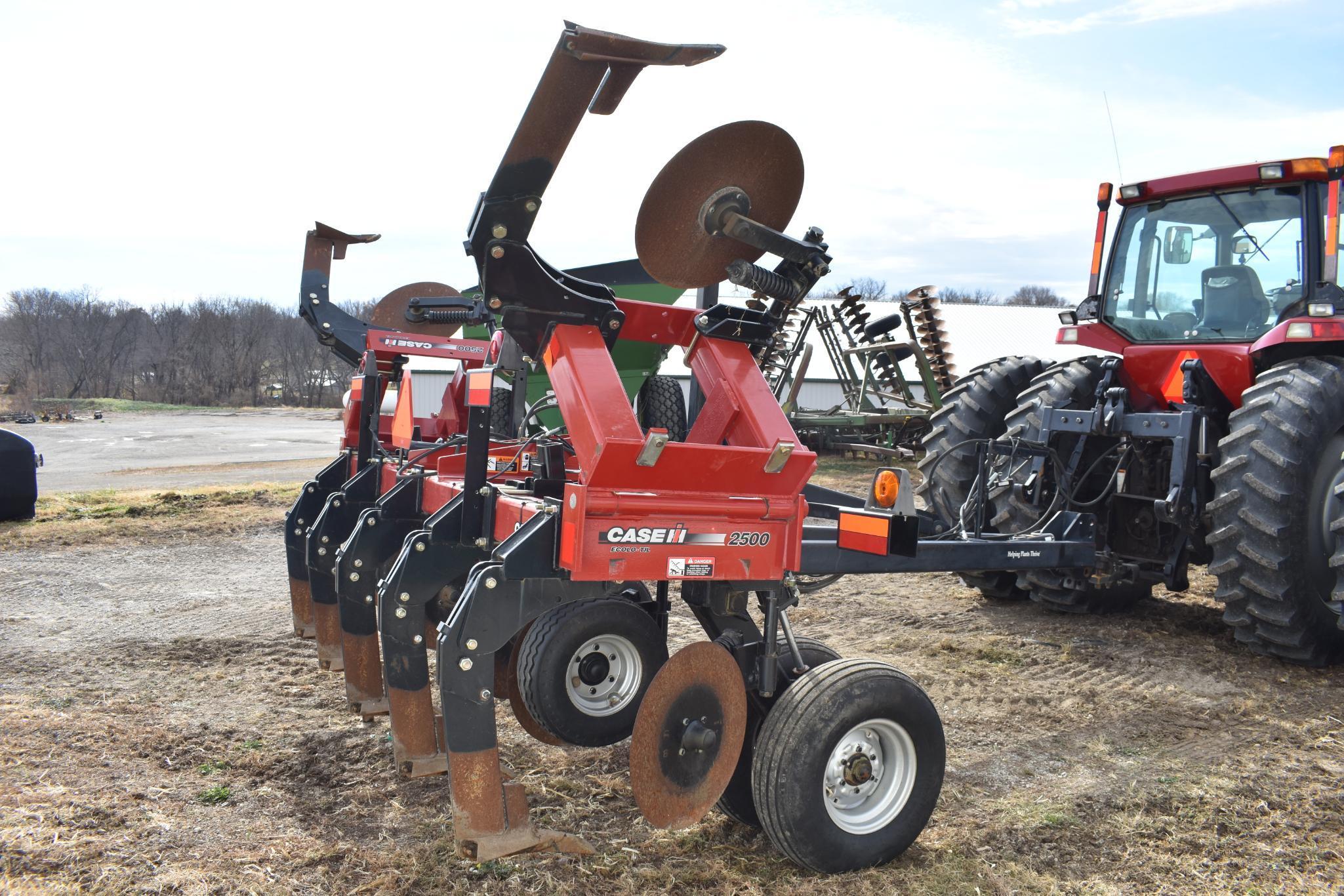 2017 Case-IH 2500 7-shank 3-pt. ripper