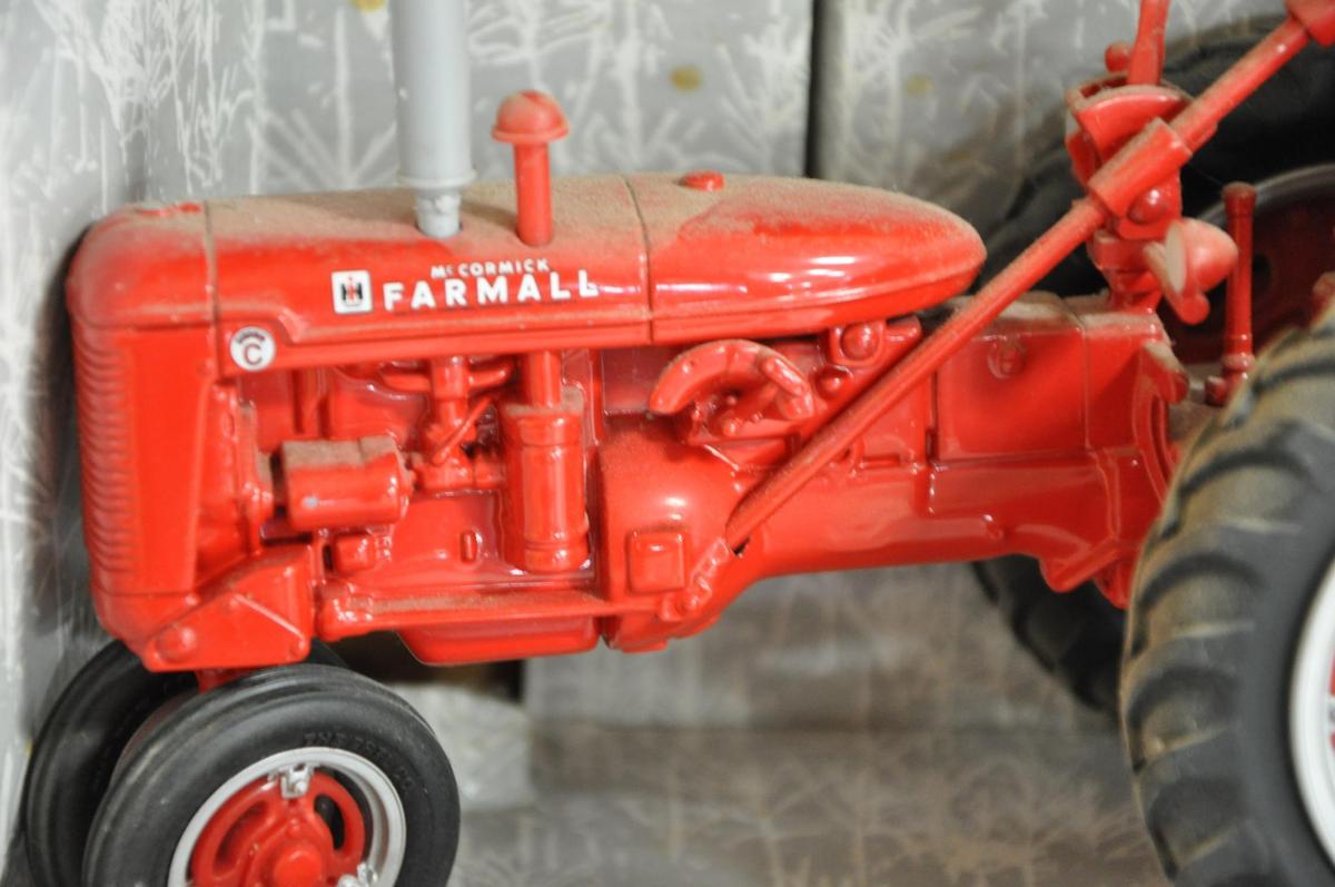 ertl Farmall Super C 1/16 scale