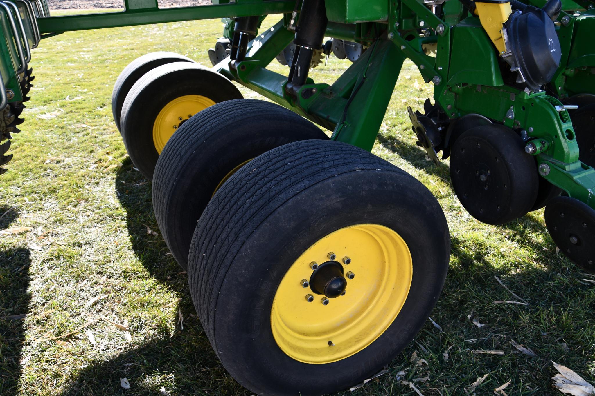 2011 John Deere DB90 CCS 36 row 30" ExactEmerge planter