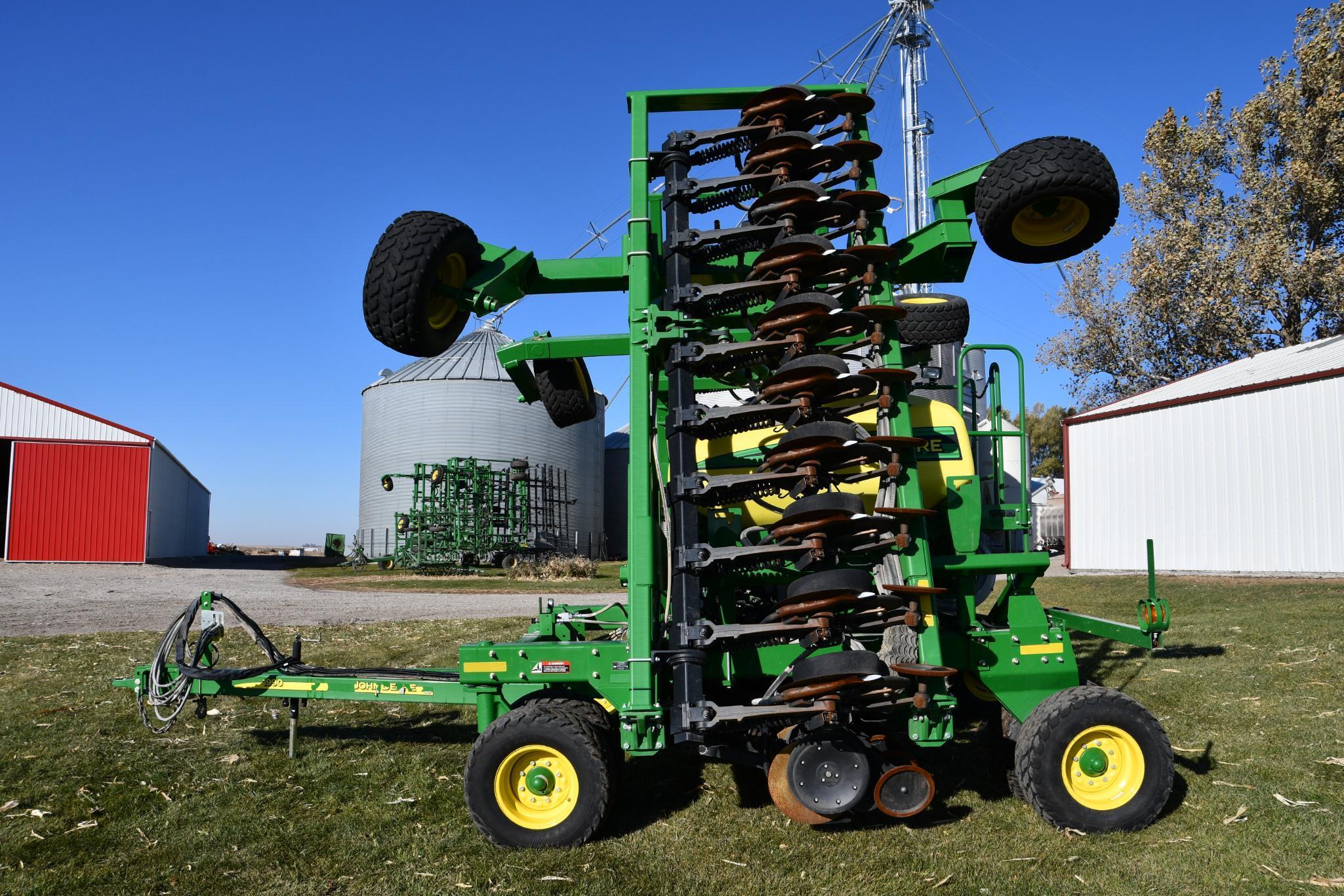 2015 John Deere 1990 CCS 40' air seeder