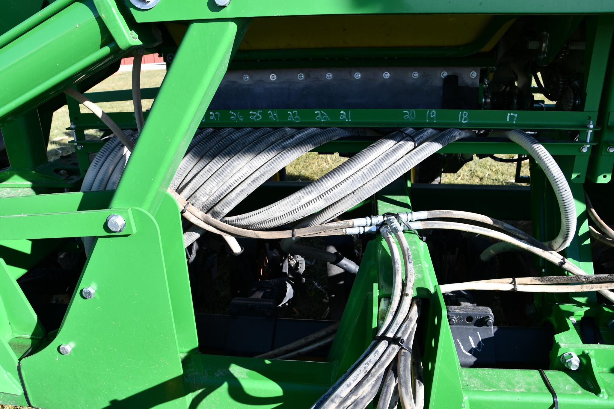 2015 John Deere 1990 CCS 40' air seeder