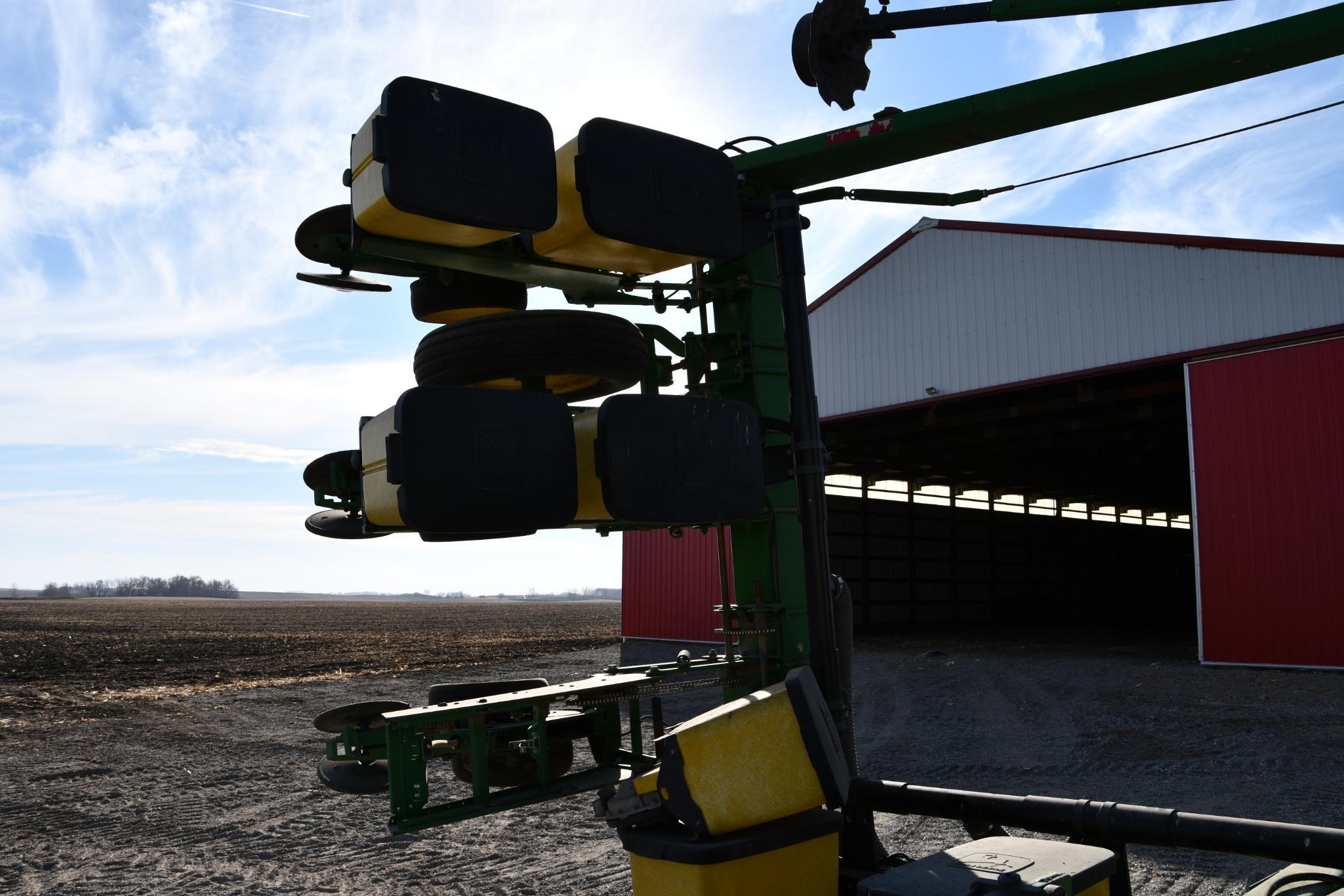 1990 John Deere 7300 12 row 30" vertical fold planter