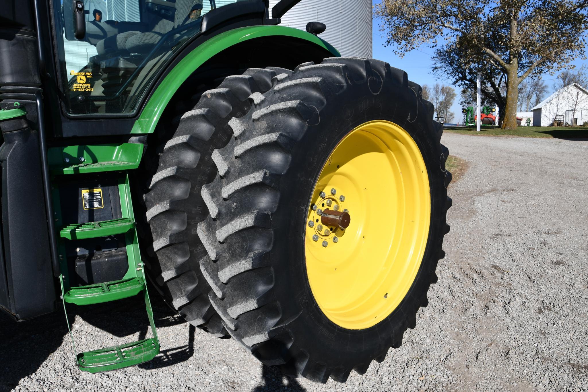 2012 John Deere 7200R MFWD tractor