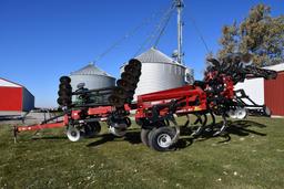 2013 Case-IH 870 11-shank 22' disk ripper