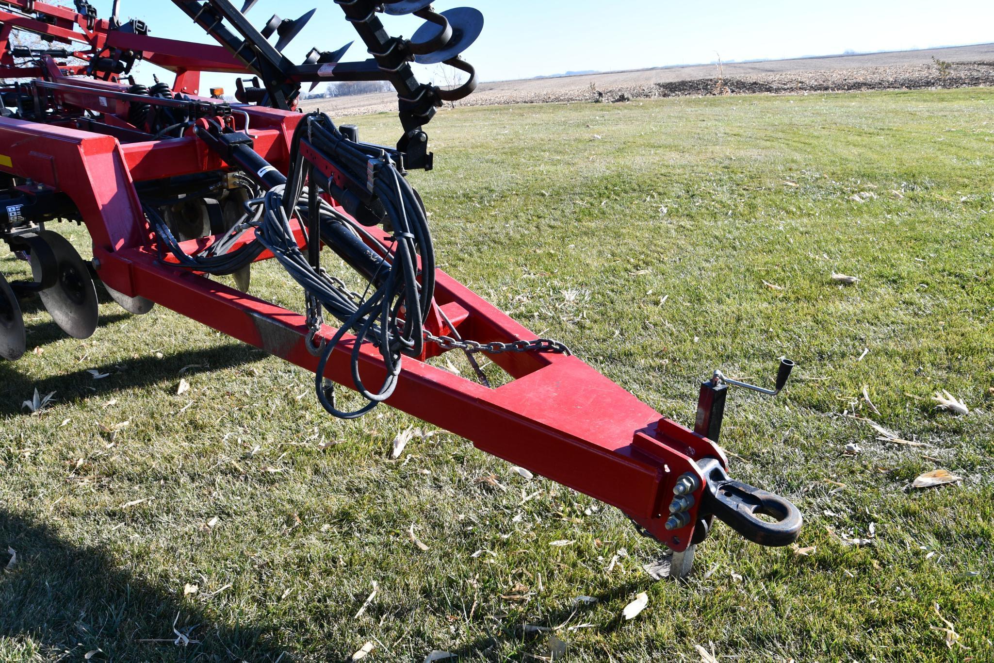 2013 Case-IH 870 11-shank 22' disk ripper