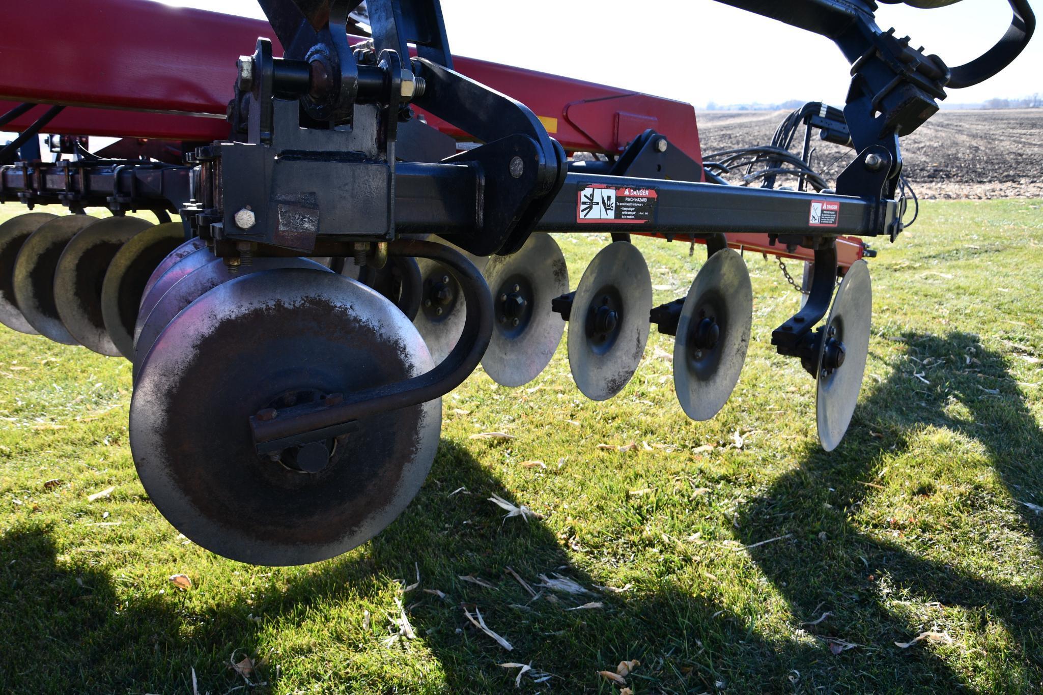 2013 Case-IH 870 11-shank 22' disk ripper