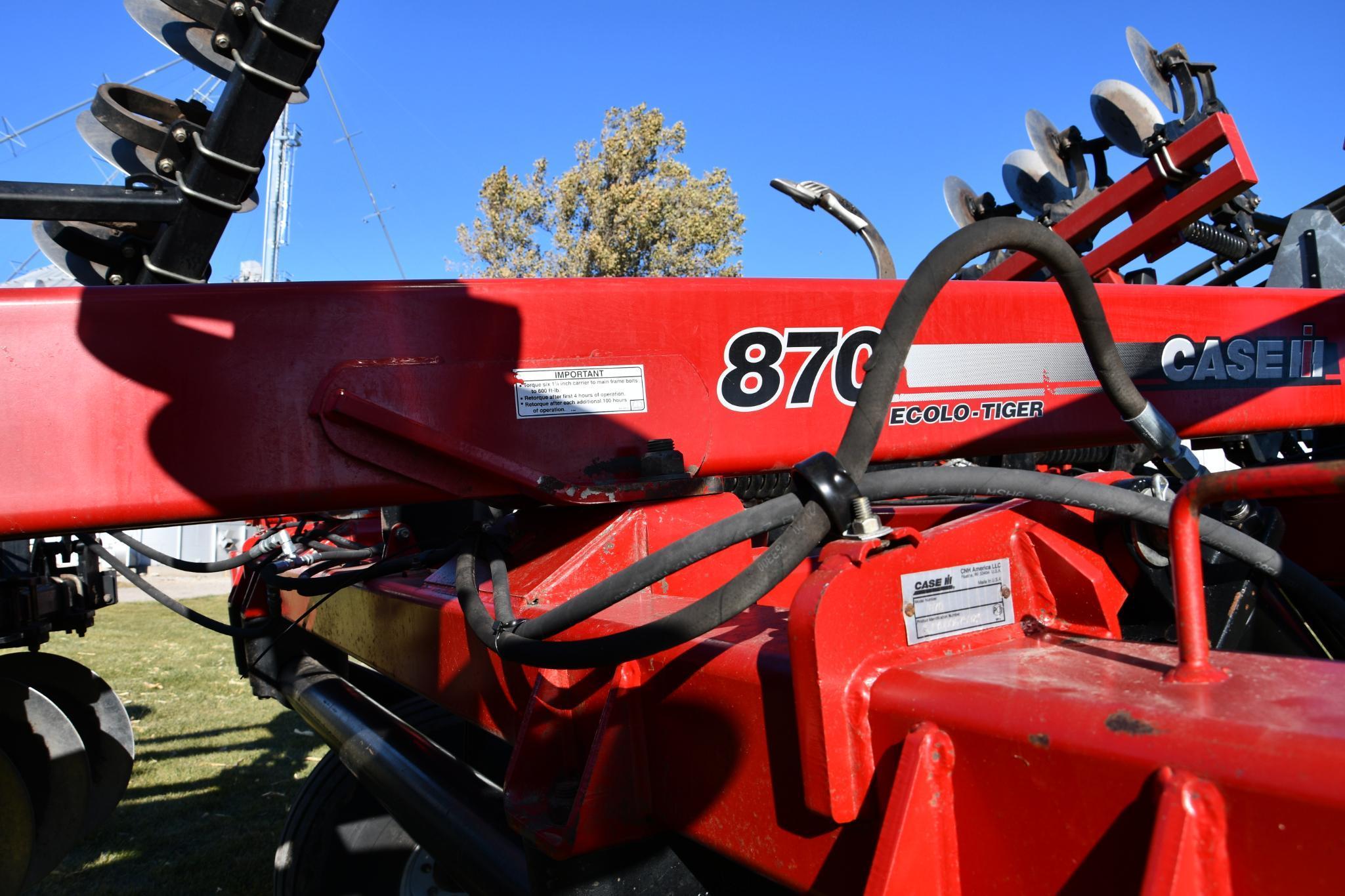 2013 Case-IH 870 11-shank 22' disk ripper