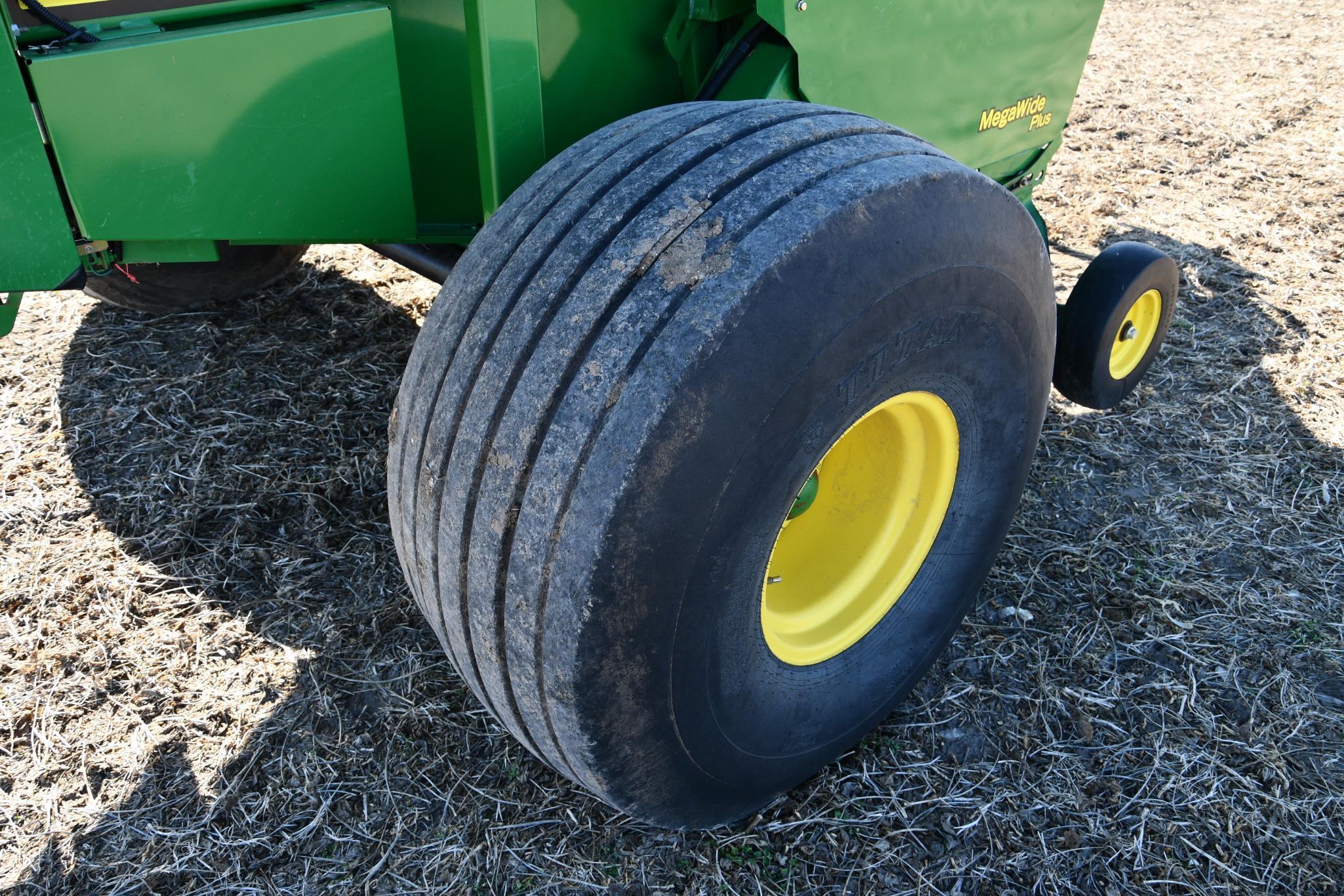 2012 John Deere 568 round baler