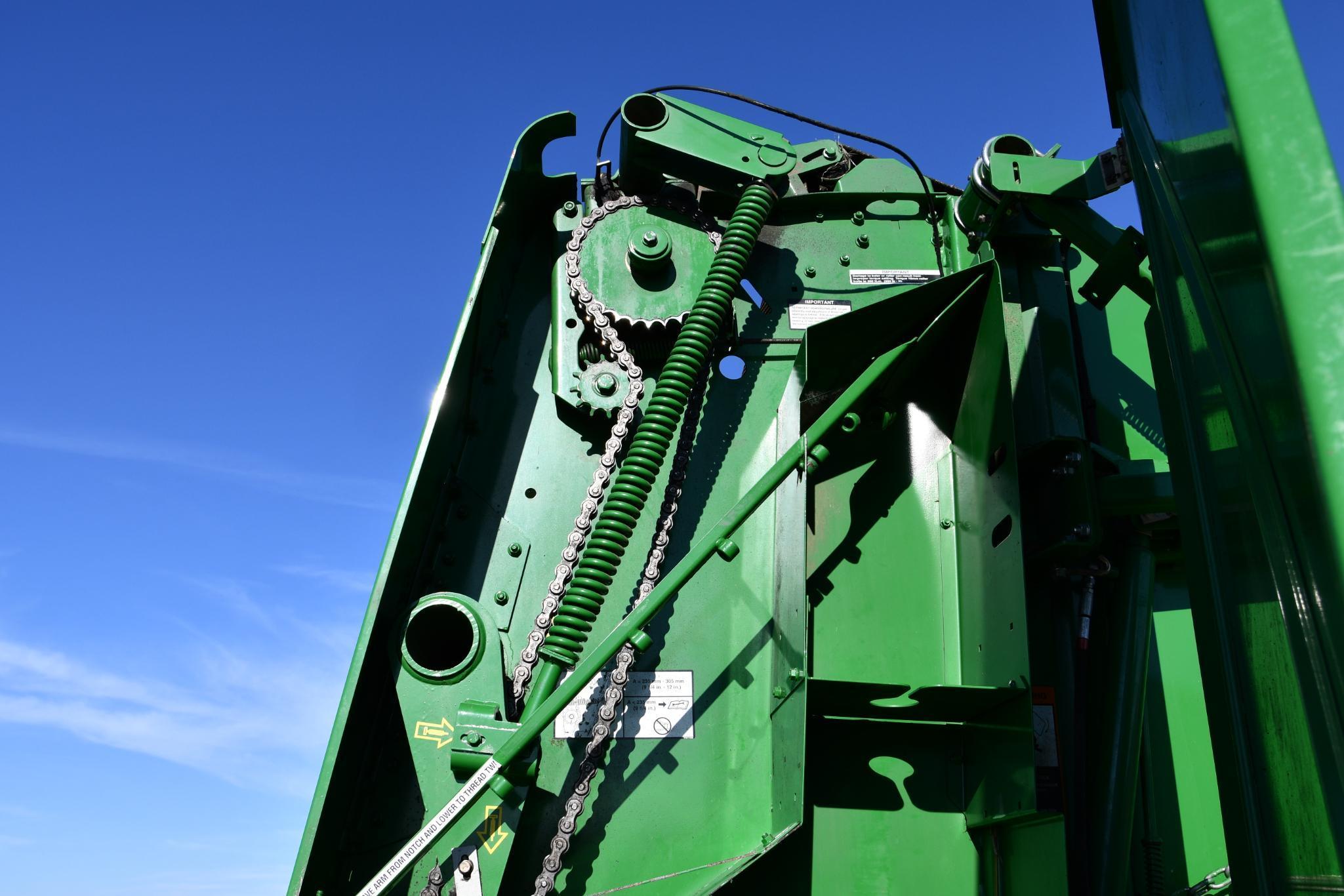 2012 John Deere 568 round baler