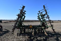 John Deere 960 28' field cultivator