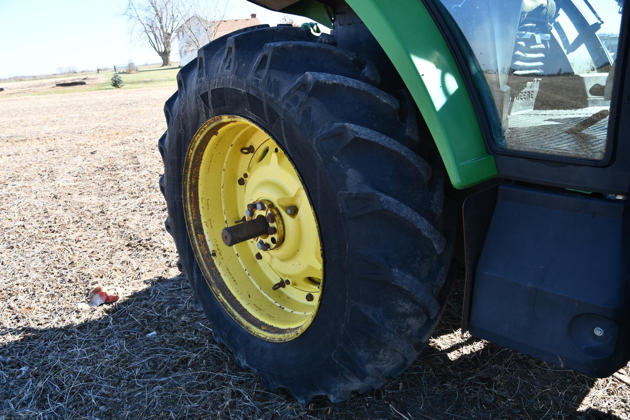 1996 John Deere 7400 MFWD tractor