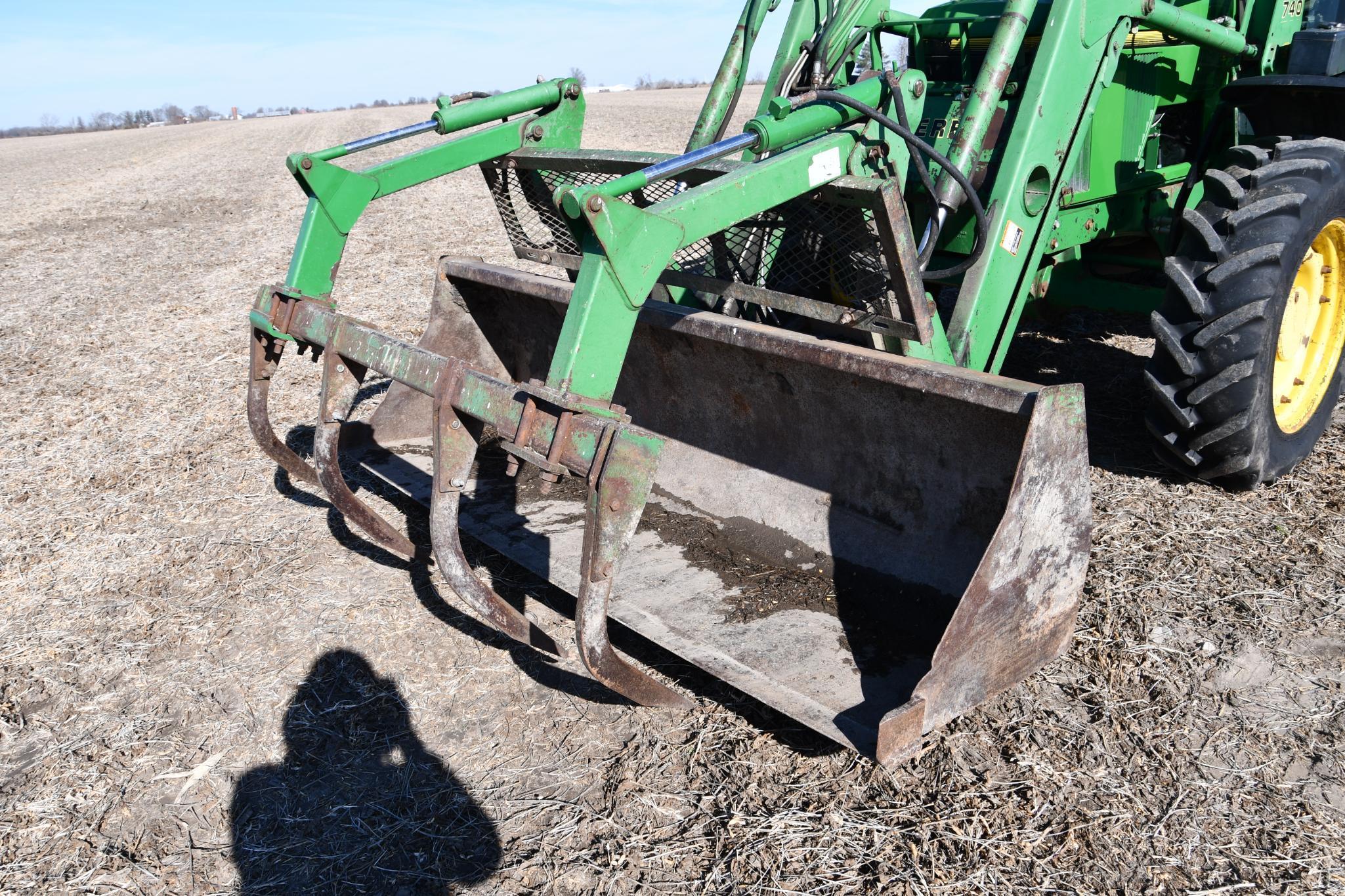 1996 John Deere 7400 MFWD tractor