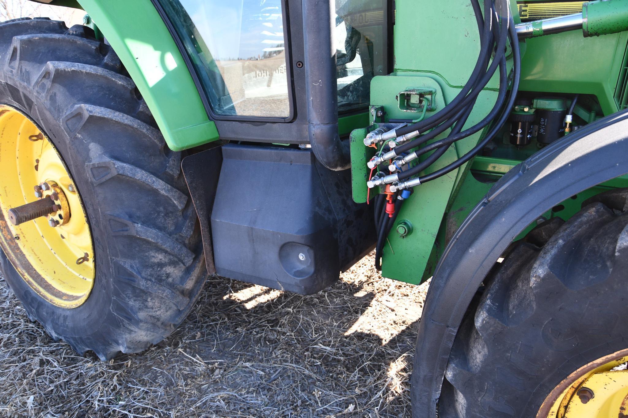 1996 John Deere 7400 MFWD tractor