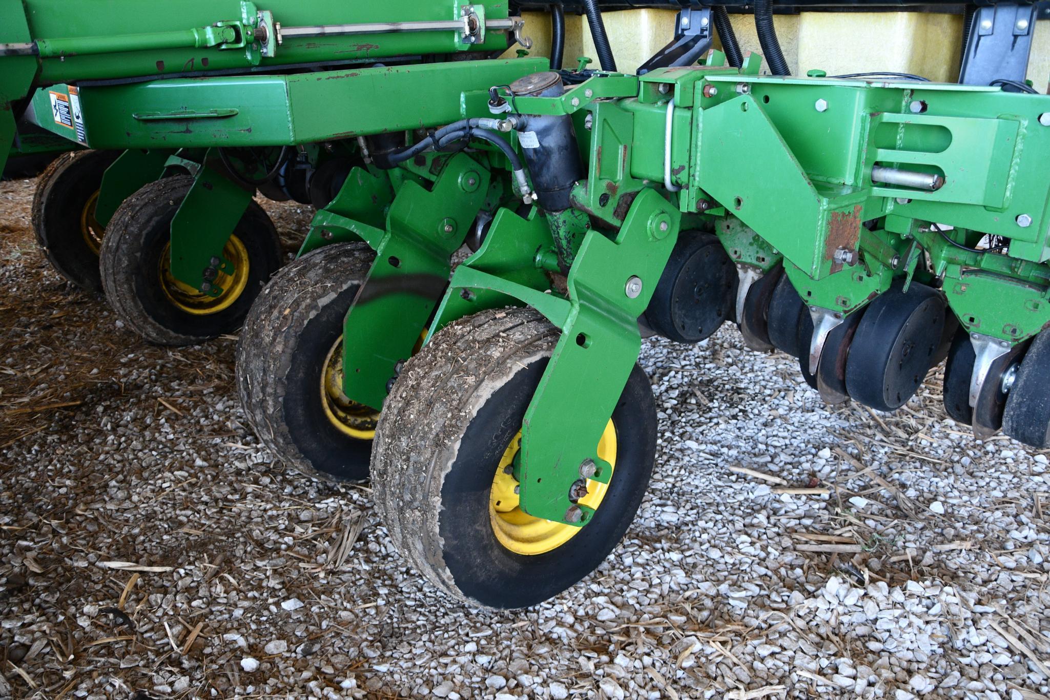 1997 John Deere 1780 16/31 planter