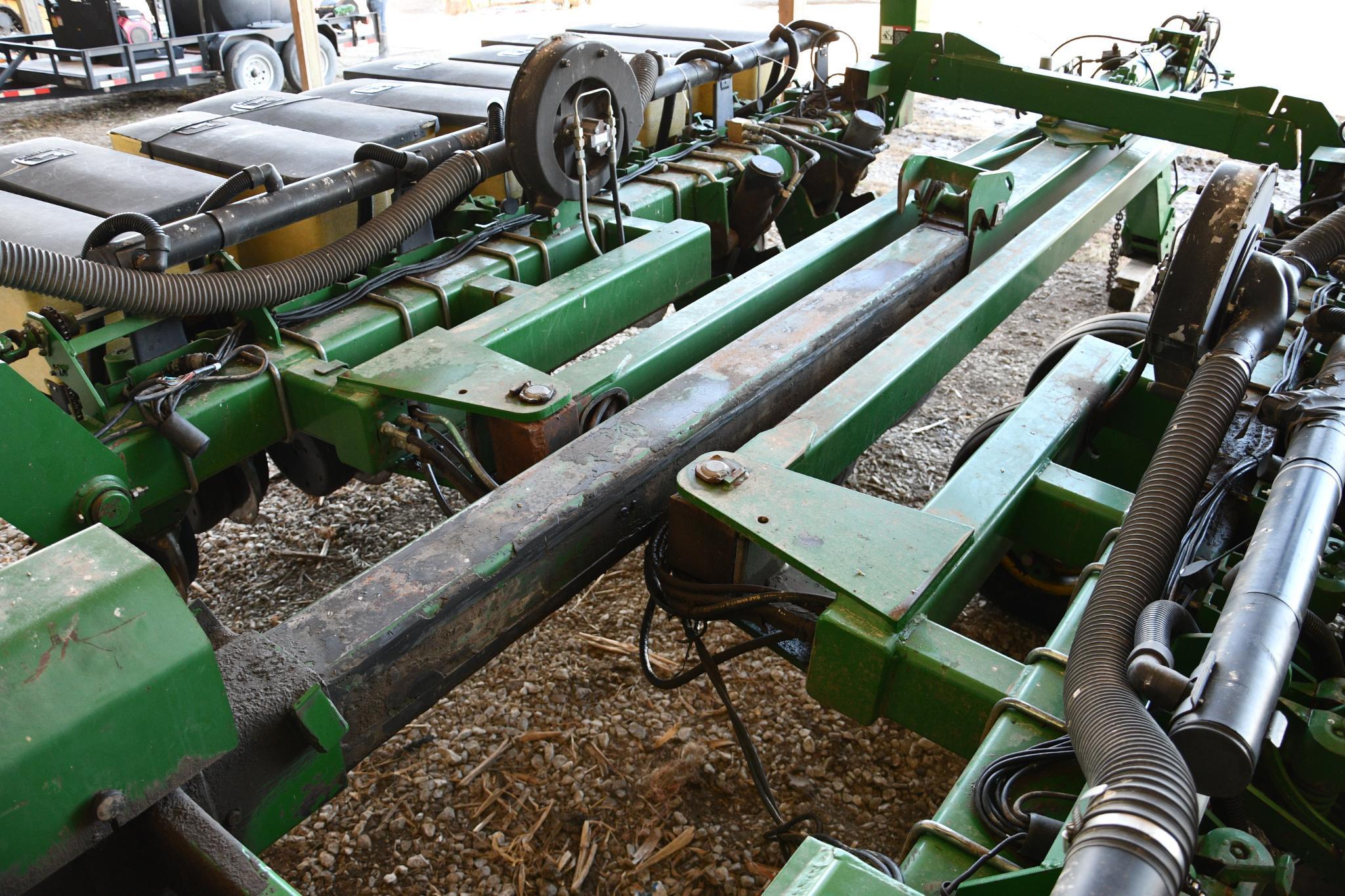 1997 John Deere 1780 16/31 planter