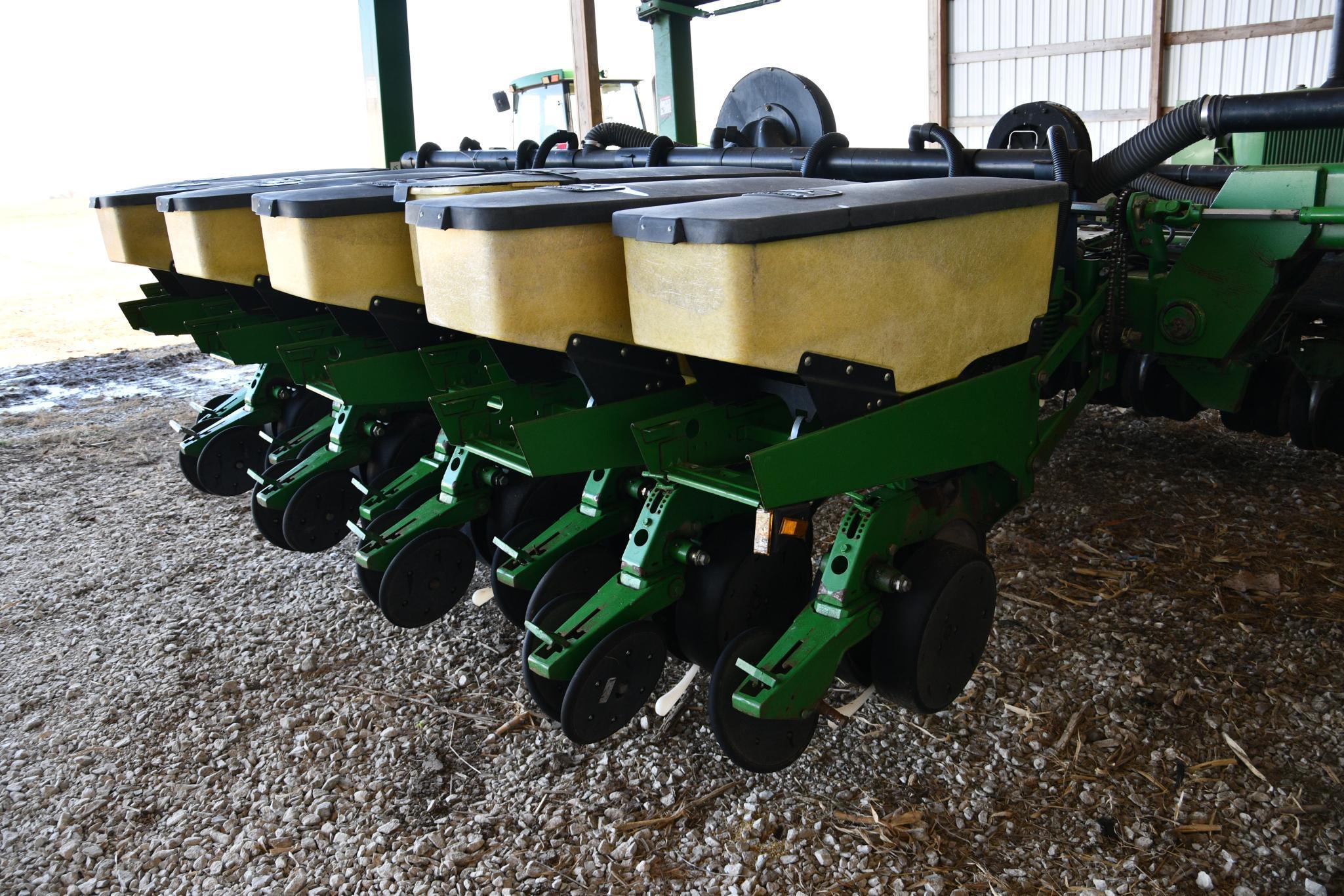 1997 John Deere 1780 16/31 planter