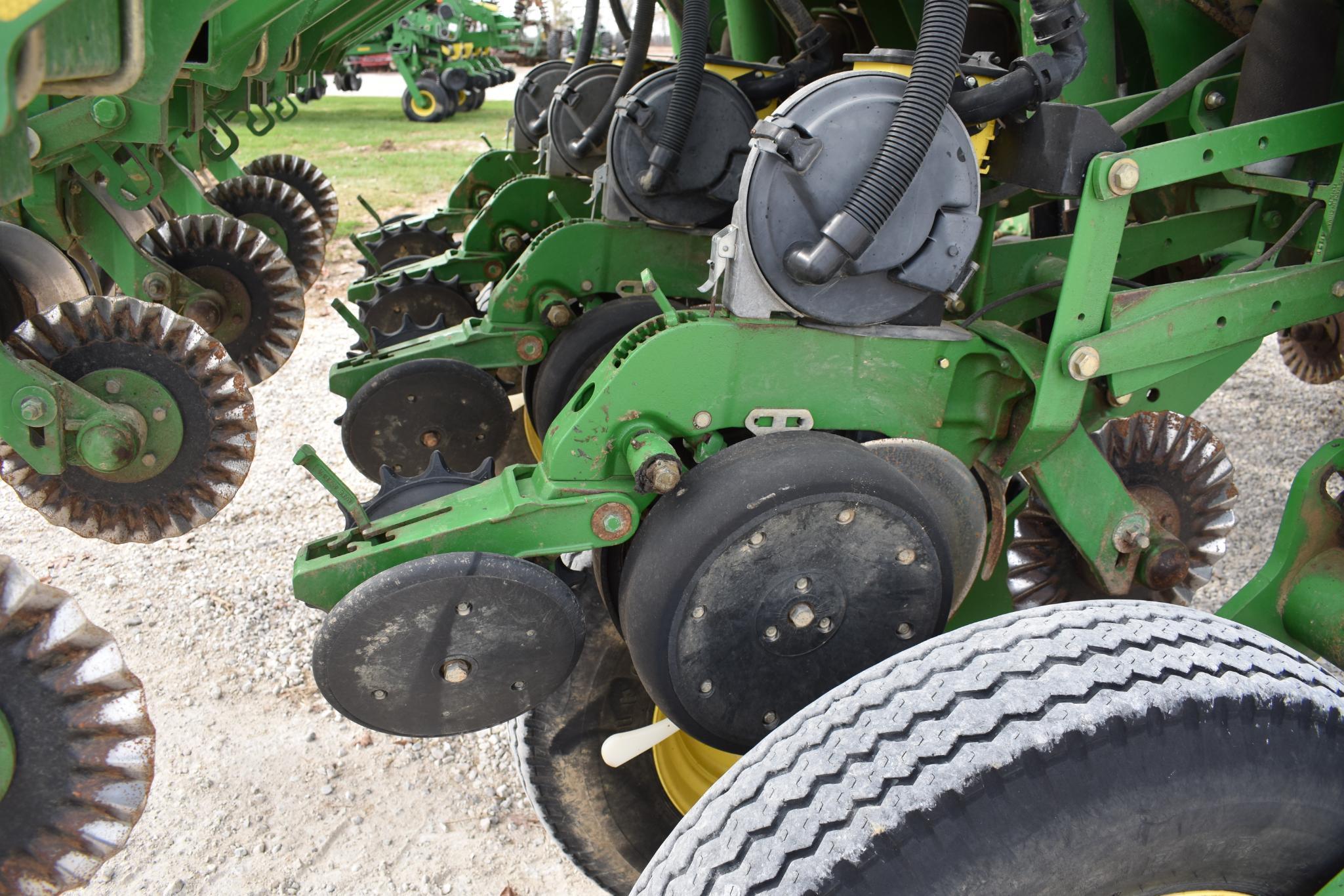 2006 John Deere 1790 CCS 16/31 planter