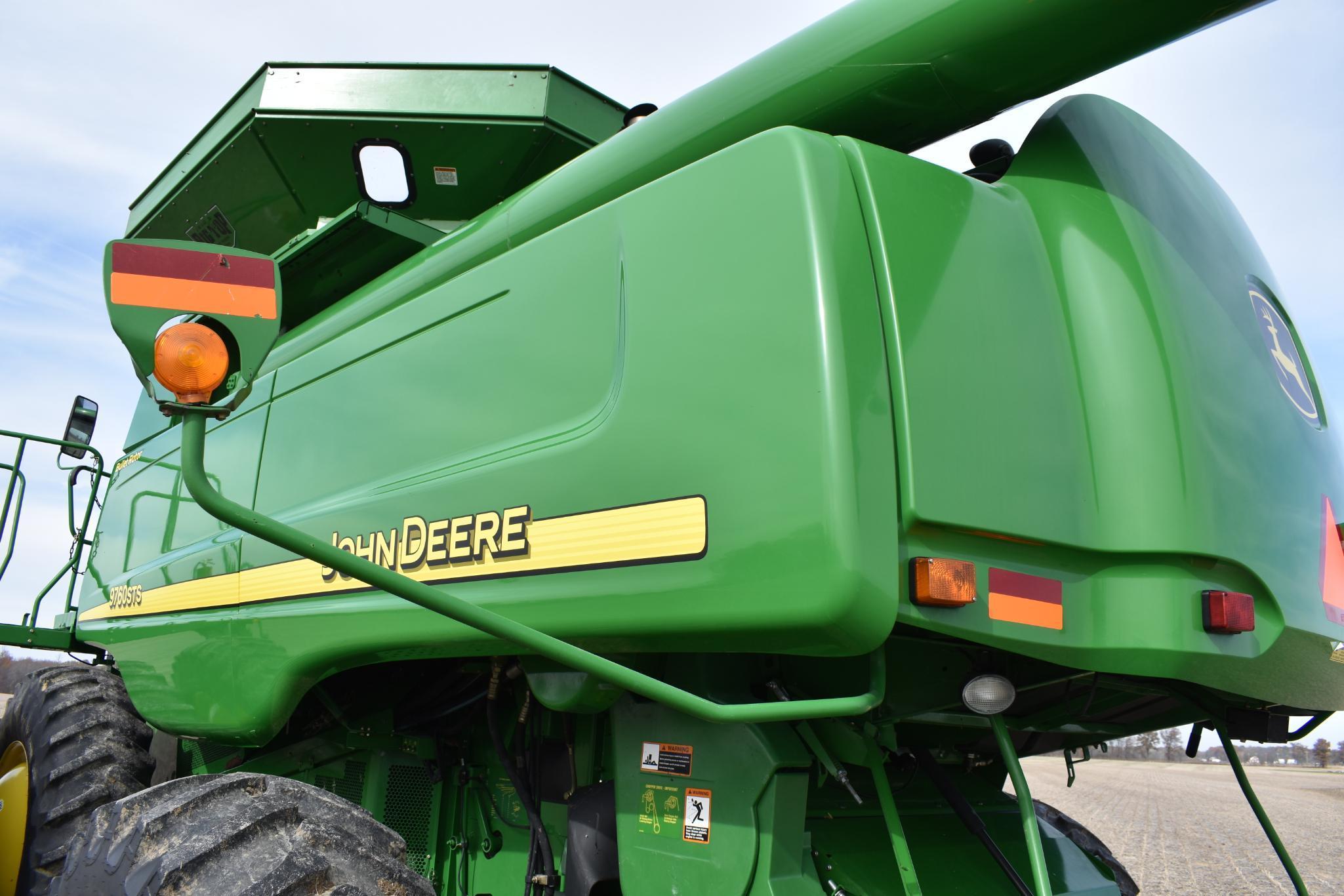 2007 John Deere 9760 4wd combine