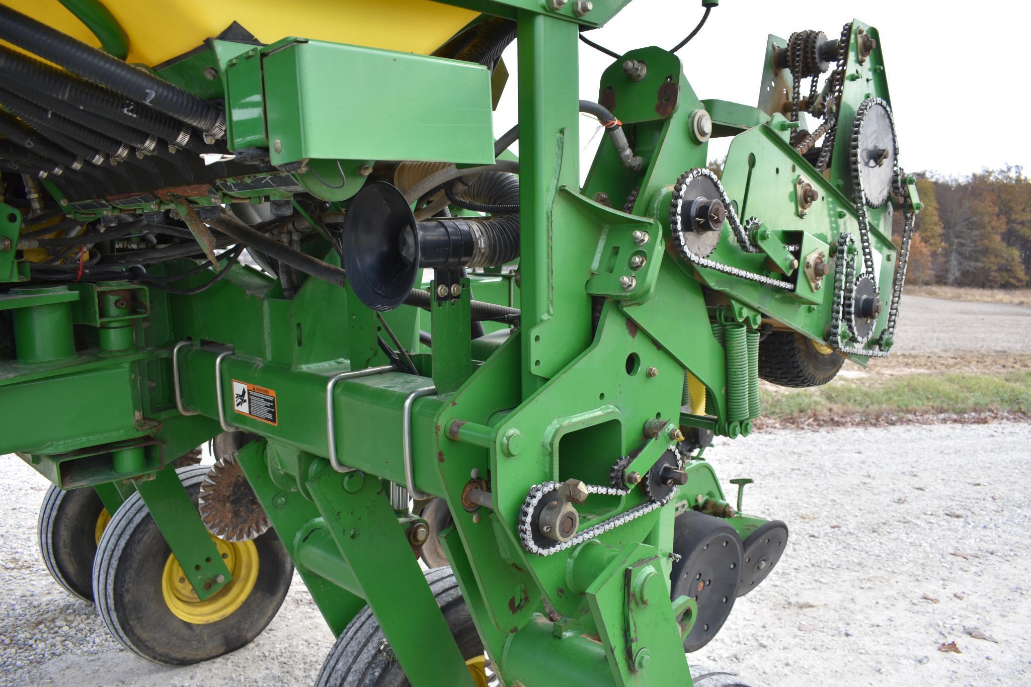 2003 John Deere 1770NT CCS 16 row 30" planter