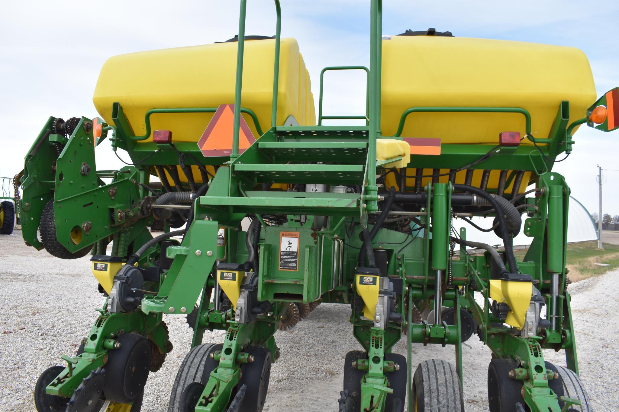 2003 John Deere 1770NT CCS 16 row 30" planter