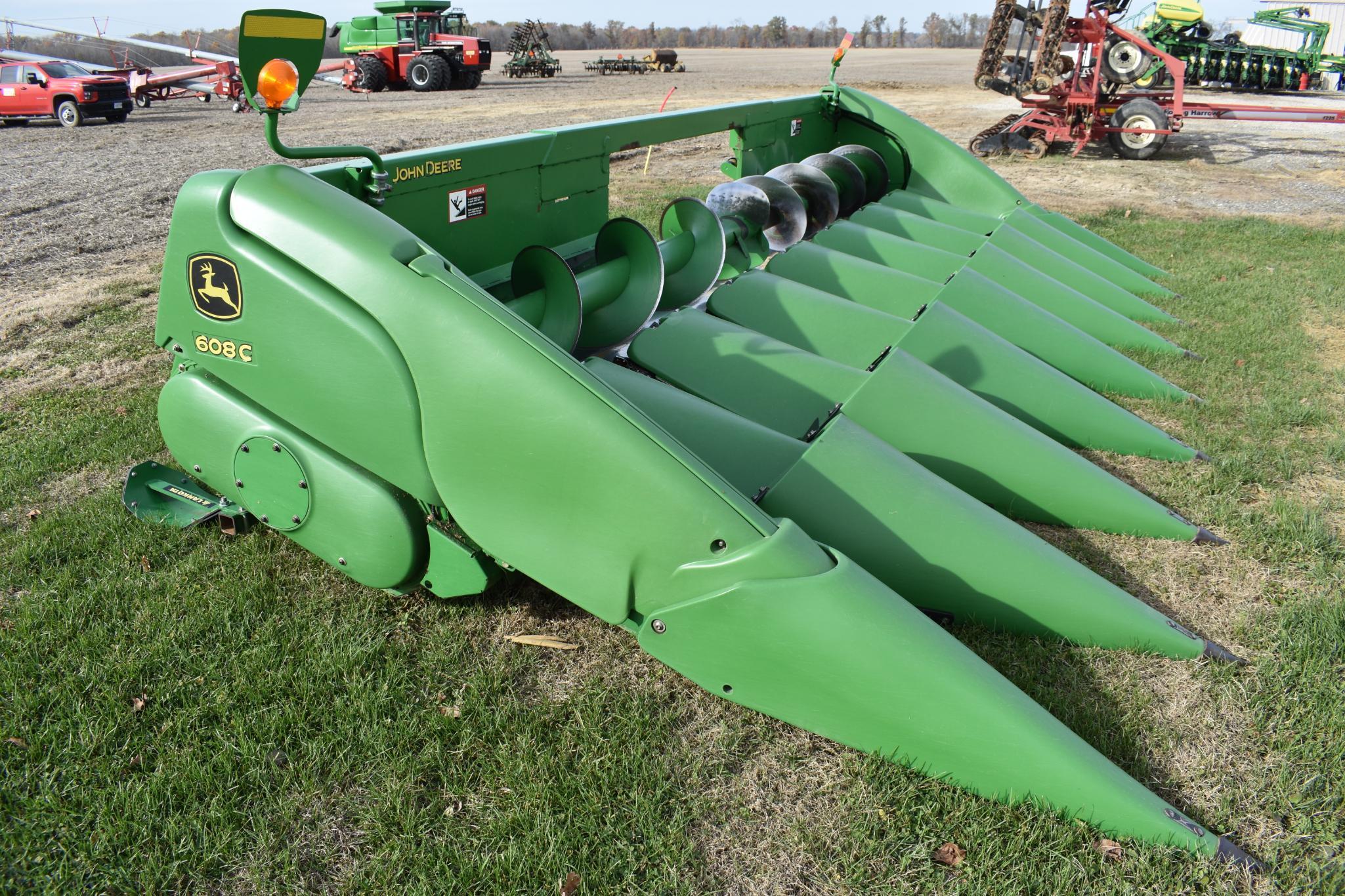 2009 John Deere 608C 8 row 30" corn head