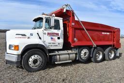 1995 Ford L-9000 tandem axle dump truck