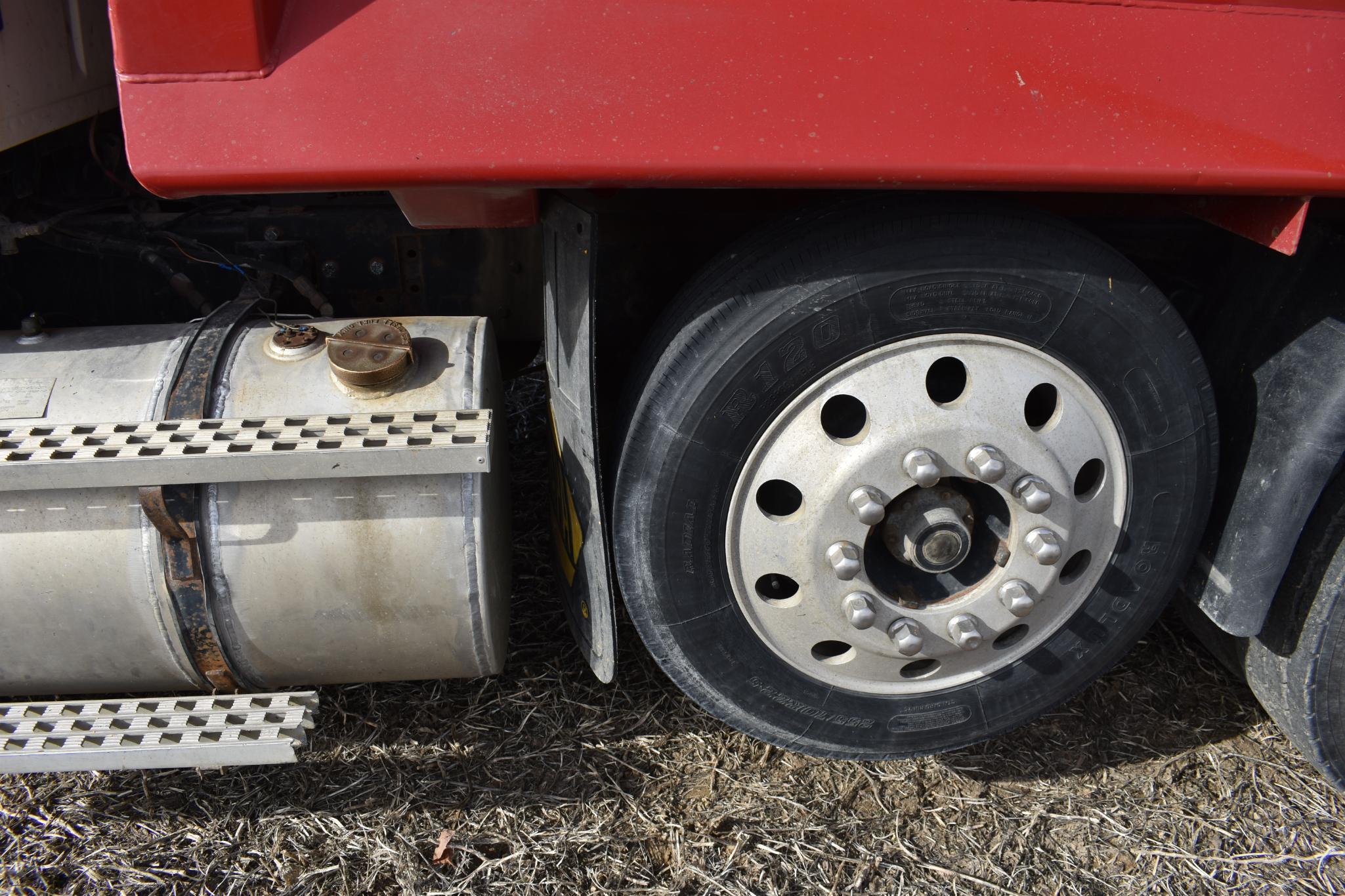 1995 Ford L-9000 tandem axle dump truck