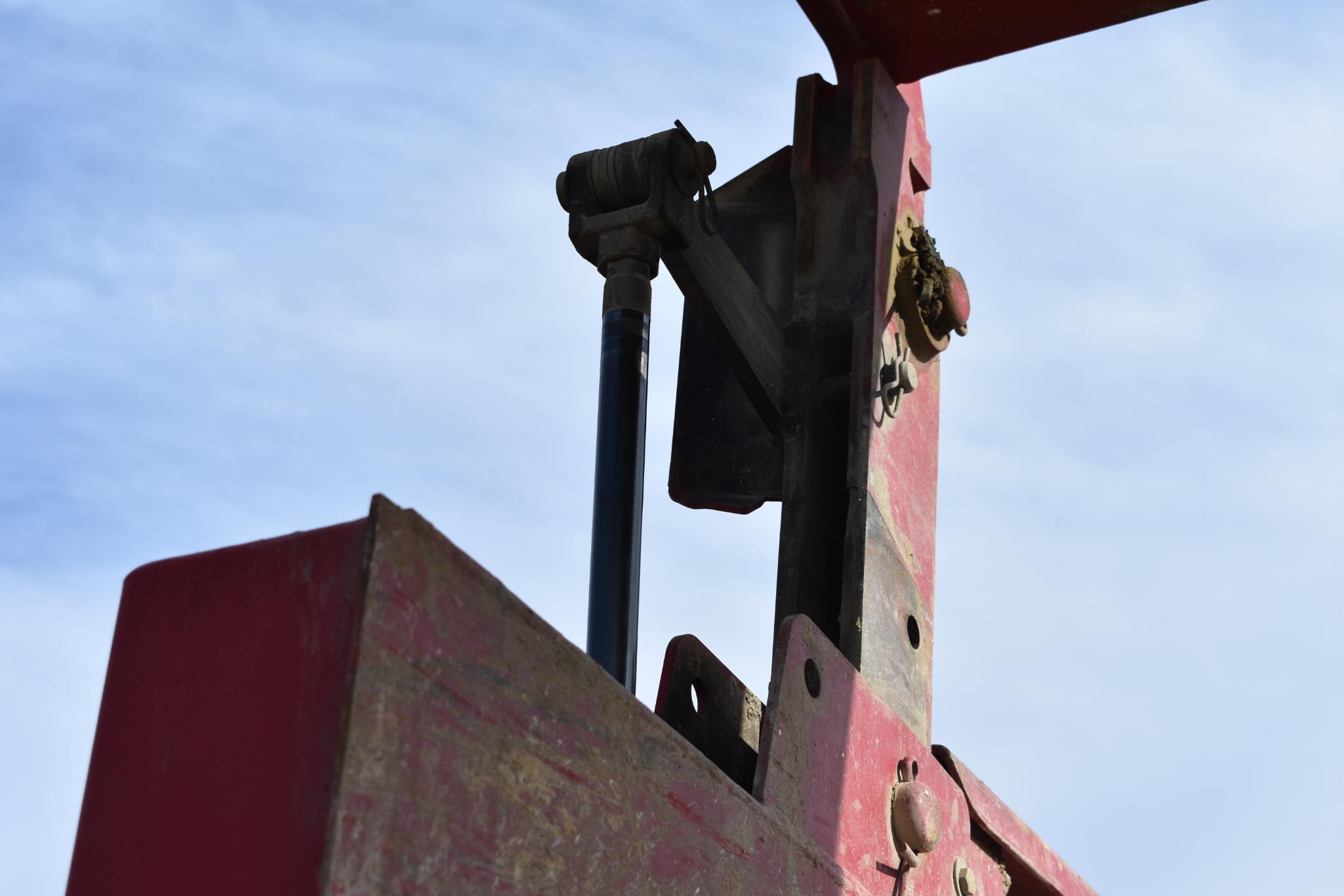 1995 Ford L-9000 tandem axle dump truck