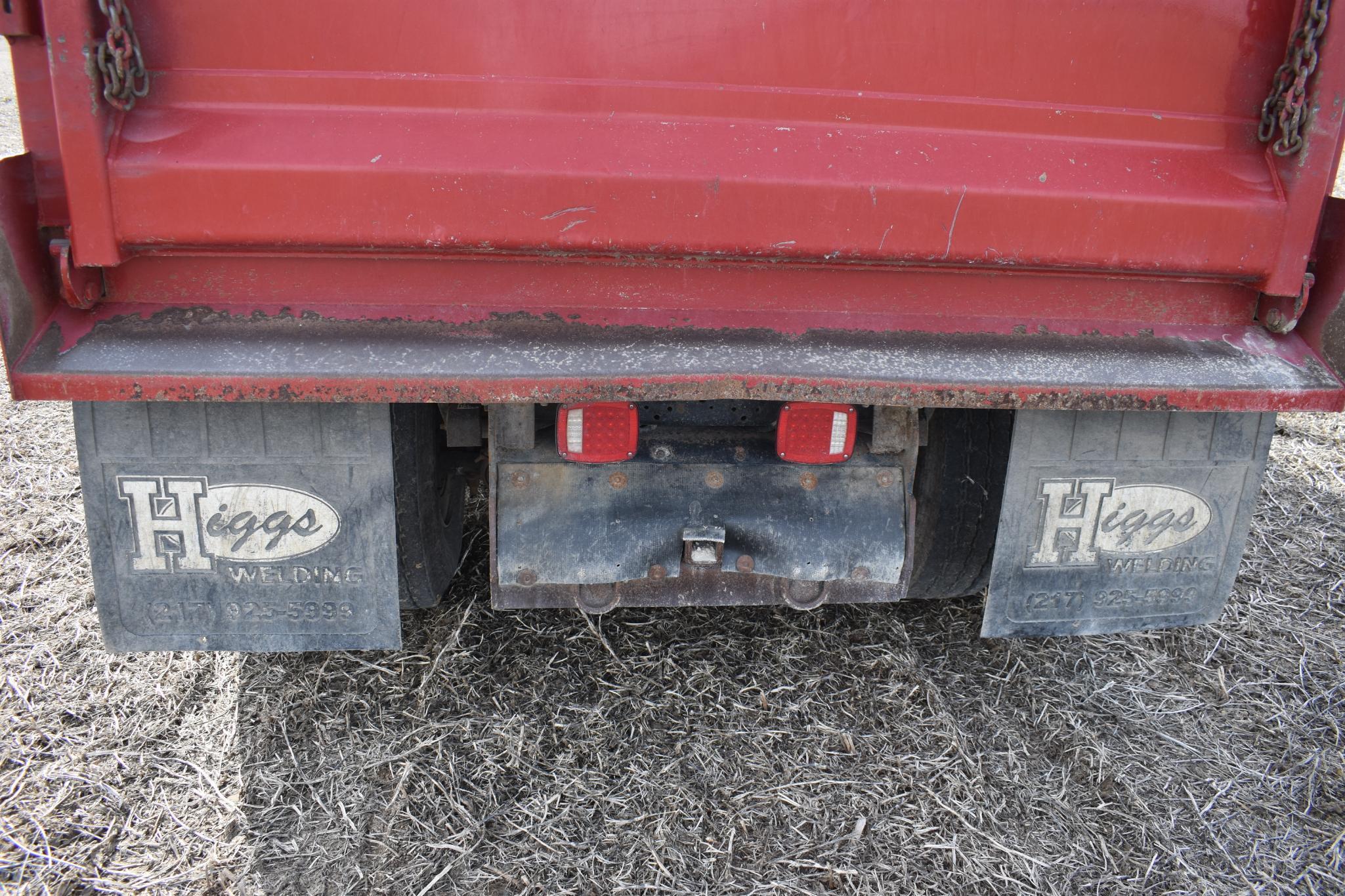 1995 Ford L-9000 tandem axle dump truck