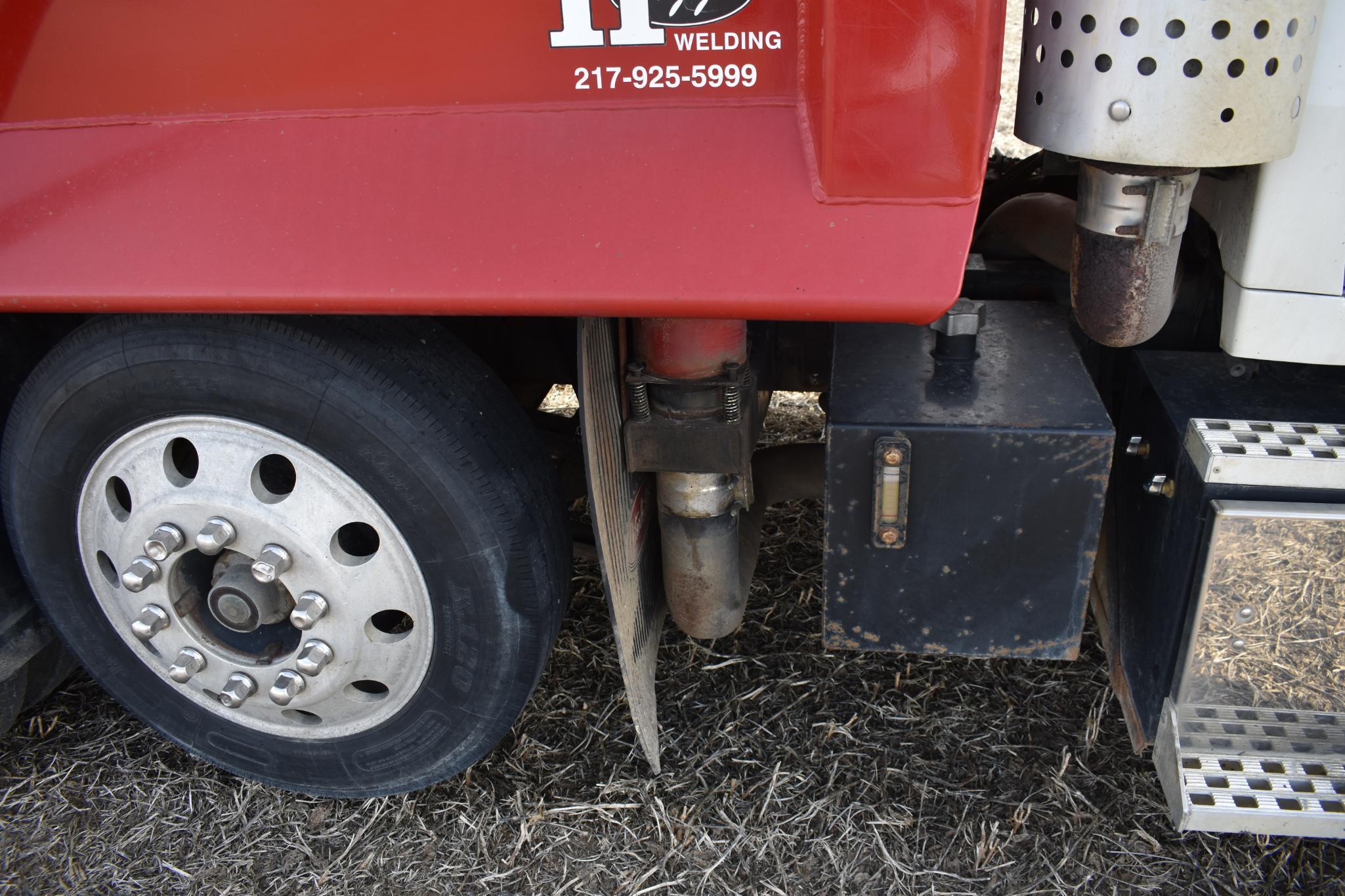 1995 Ford L-9000 tandem axle dump truck