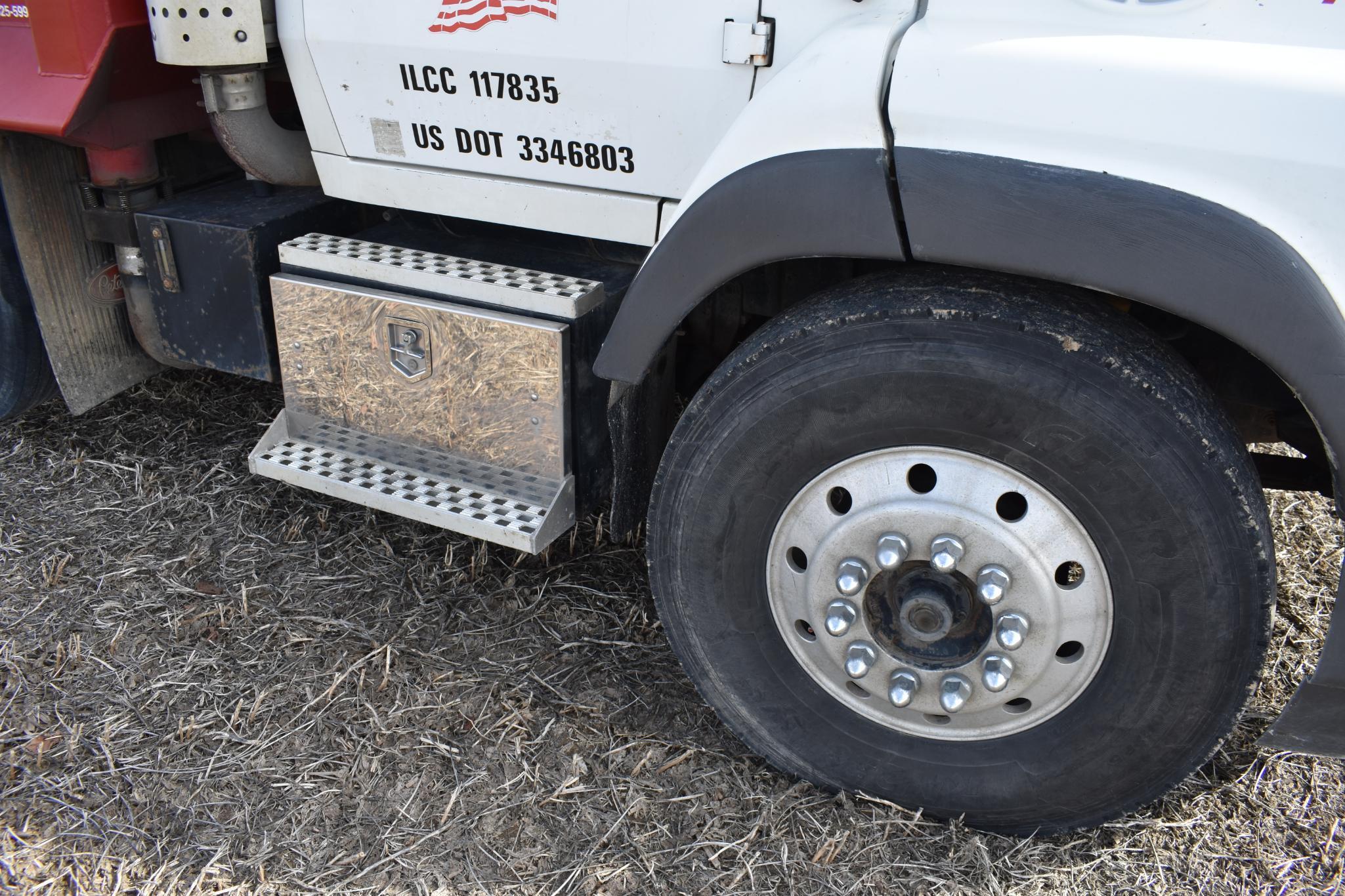 1995 Ford L-9000 tandem axle dump truck