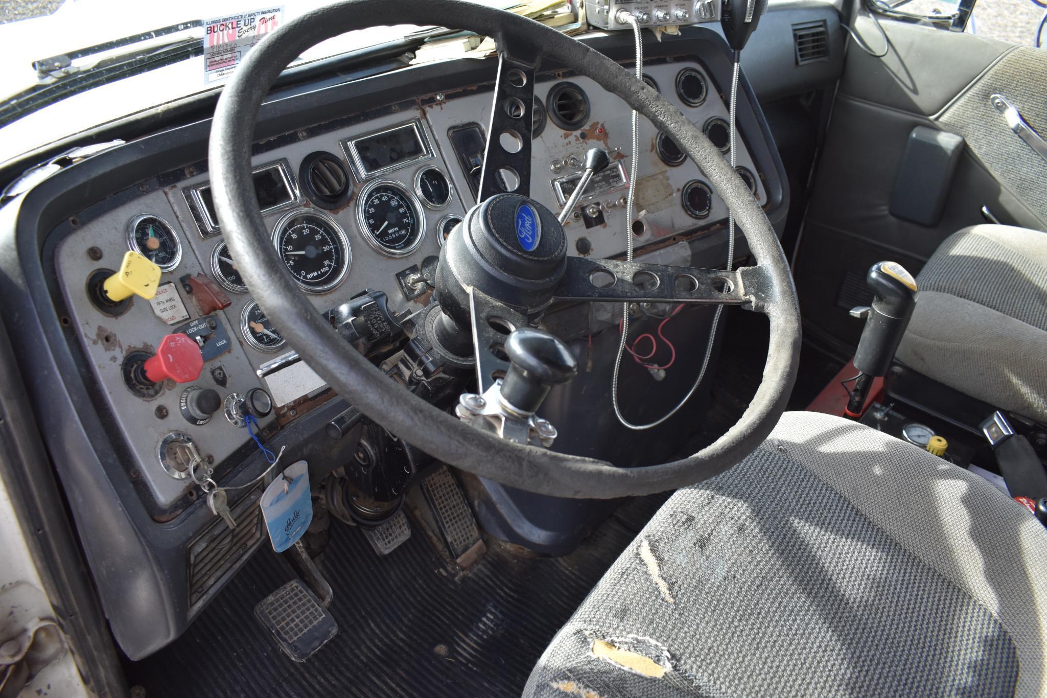 1995 Ford L-9000 tandem axle dump truck