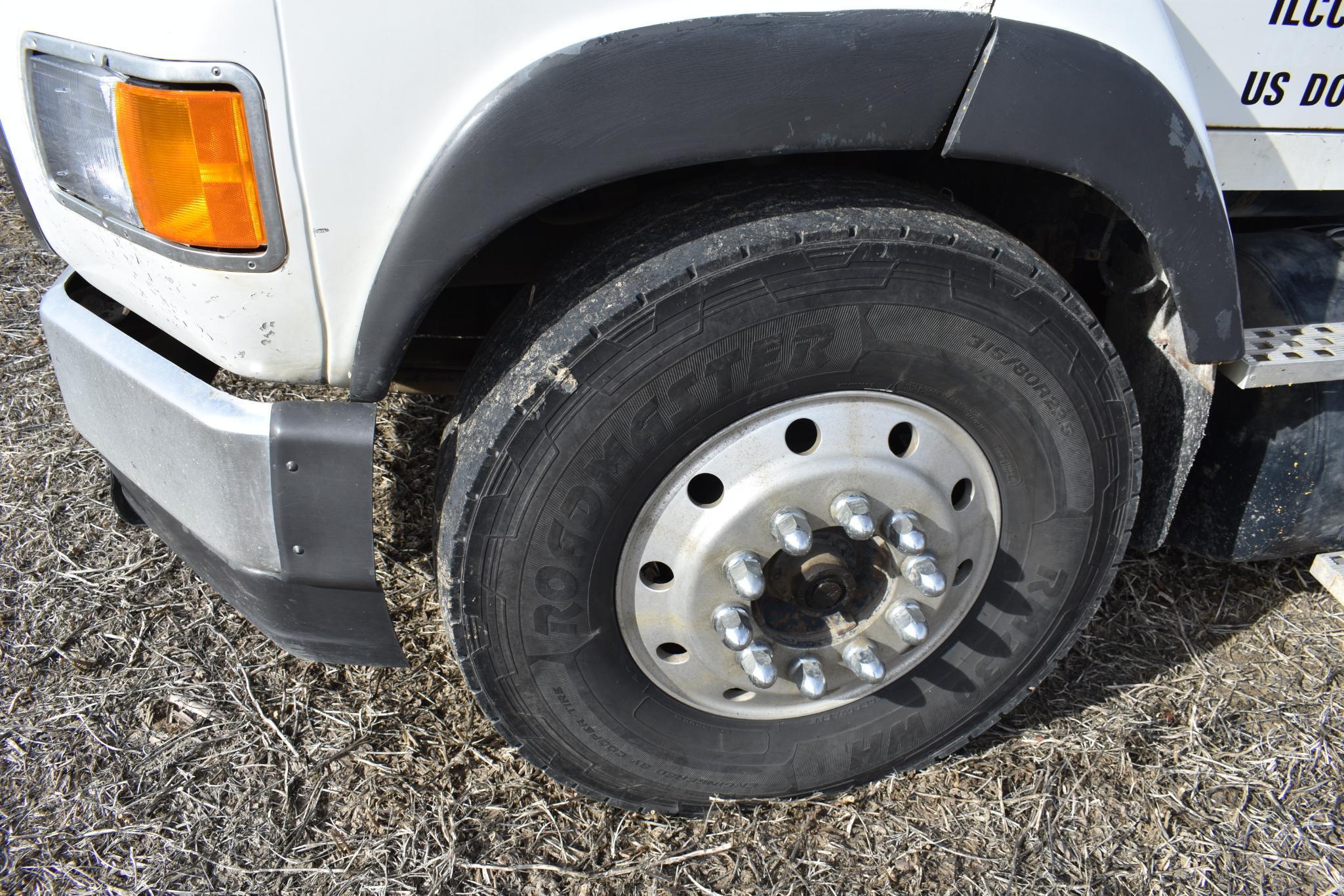 1995 Ford L-9000 tandem axle dump truck