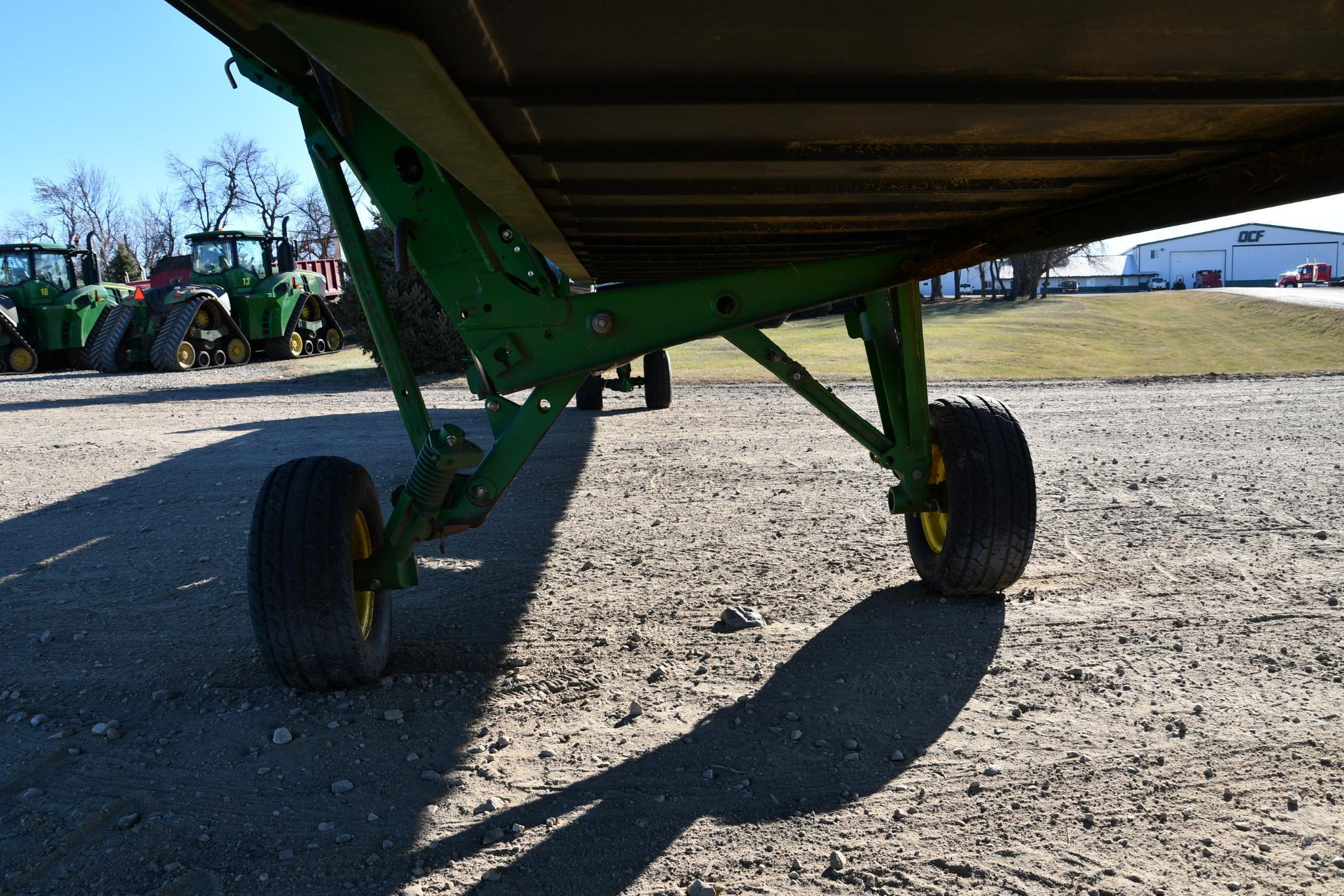 2017 John Deere 635D 35' rigid draper head