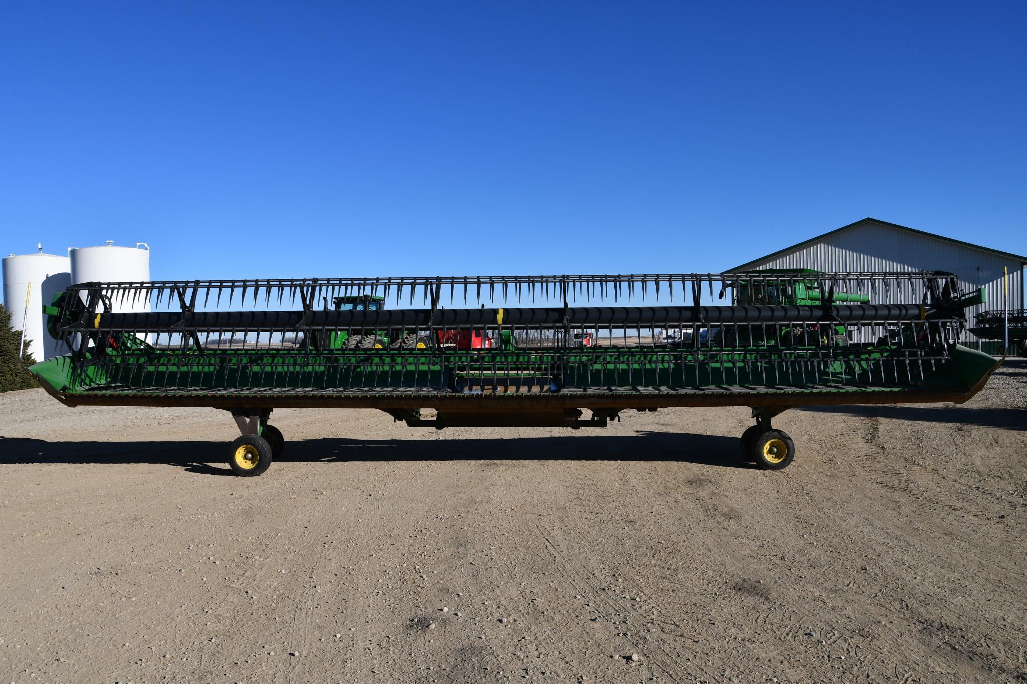 2017 John Deere 635D 35' rigid draper head