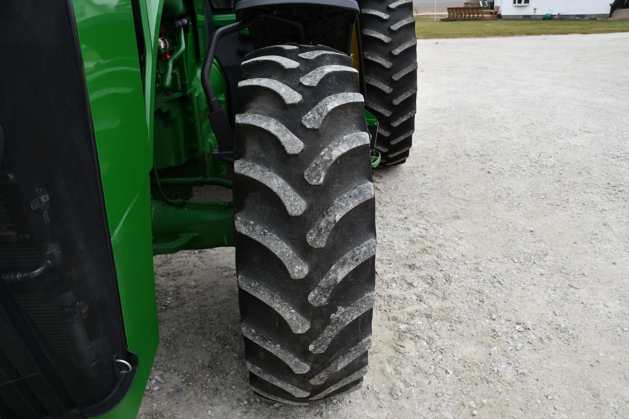 2015 John Deere 8245R MFWD tractor