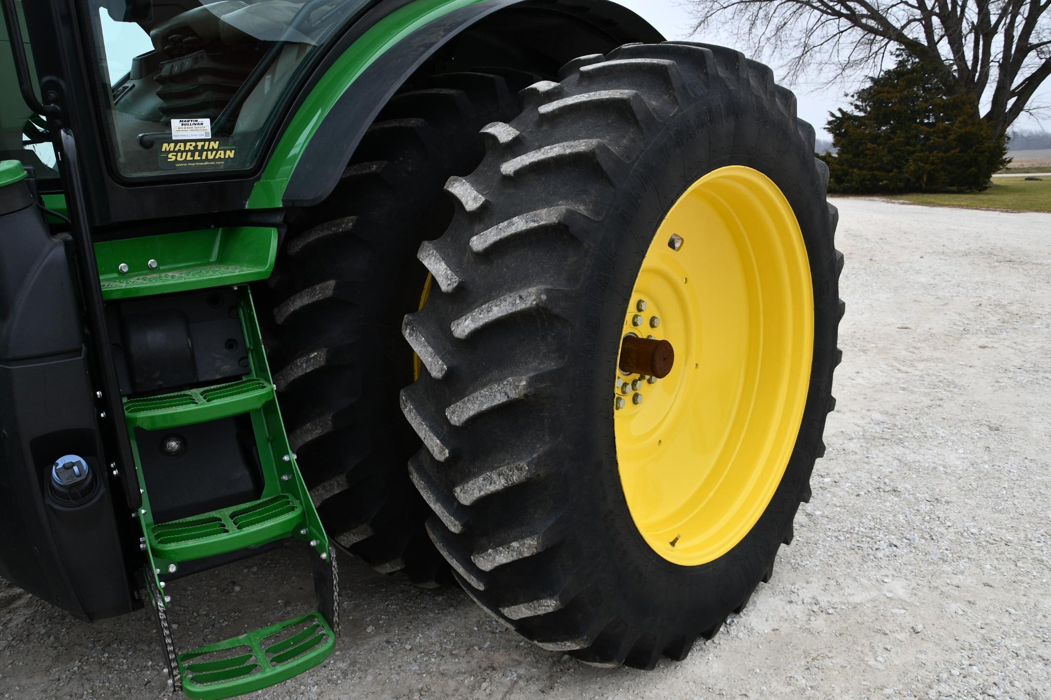 2015 John Deere 8245R MFWD tractor