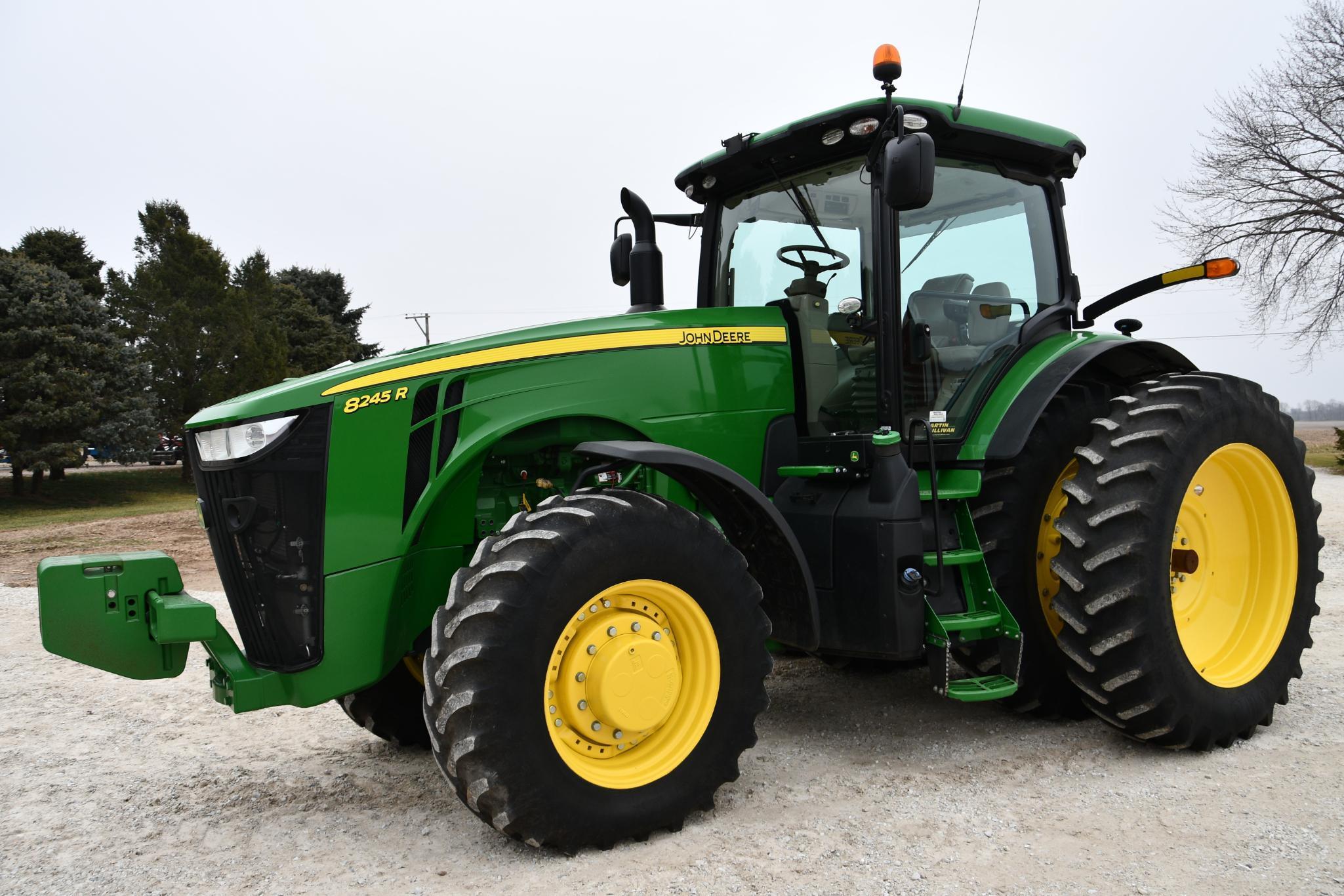 2015 John Deere 8245R MFWD tractor