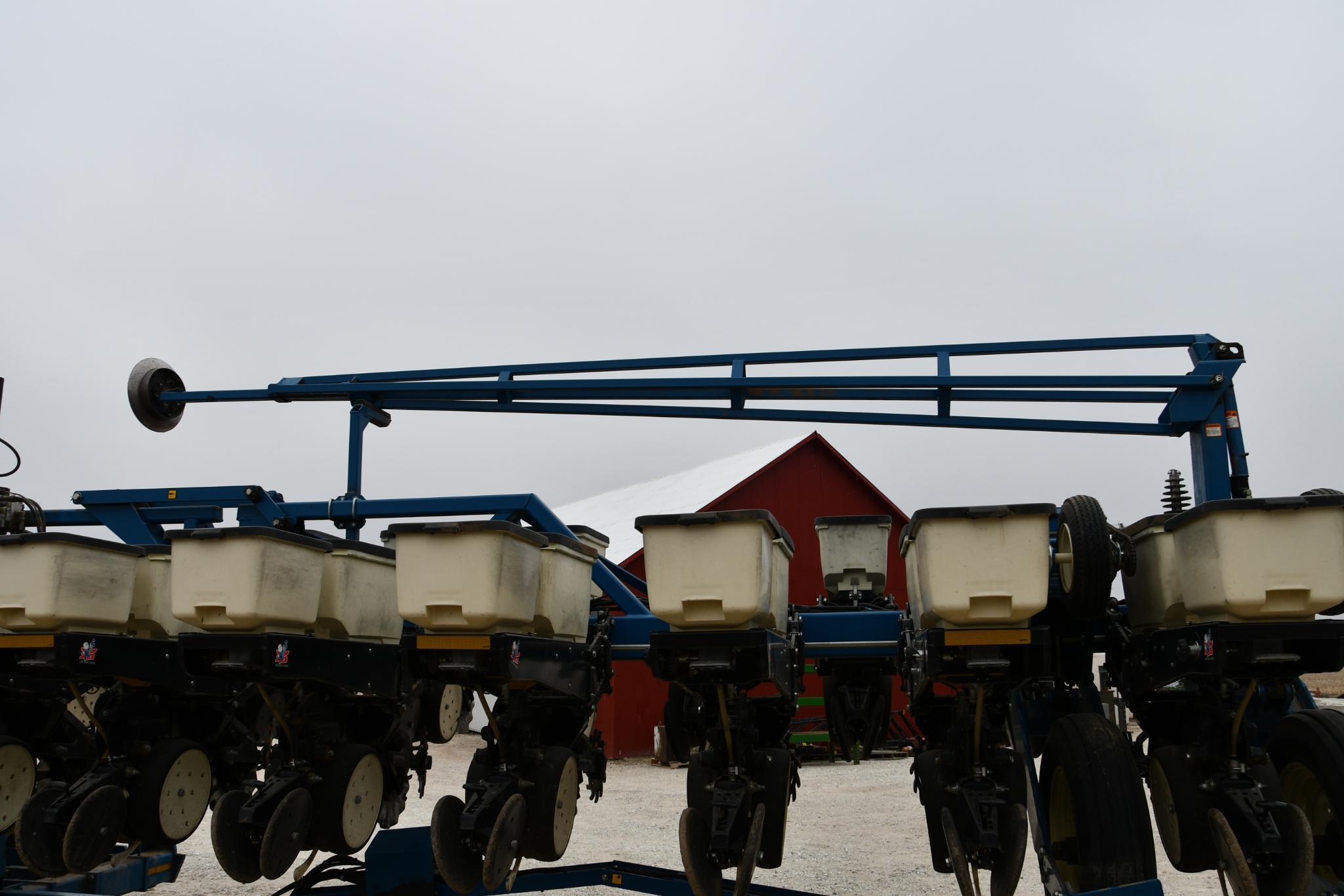 2006 Kinze 3600 16/31 planter