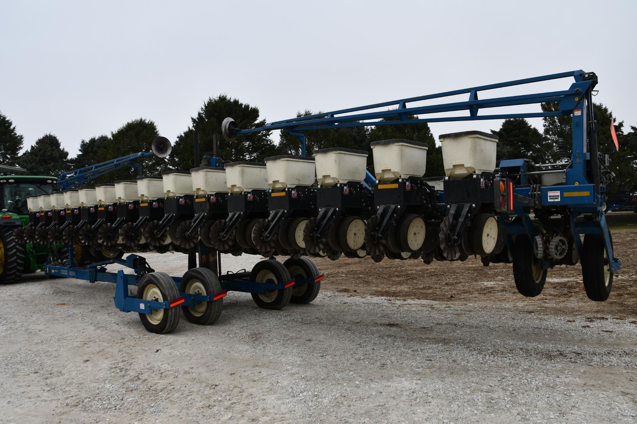 2006 Kinze 3600 16/31 planter