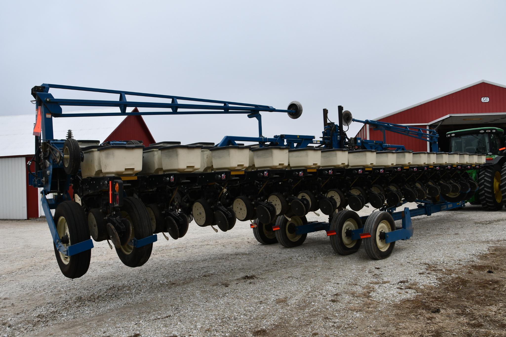 2006 Kinze 3600 16/31 planter