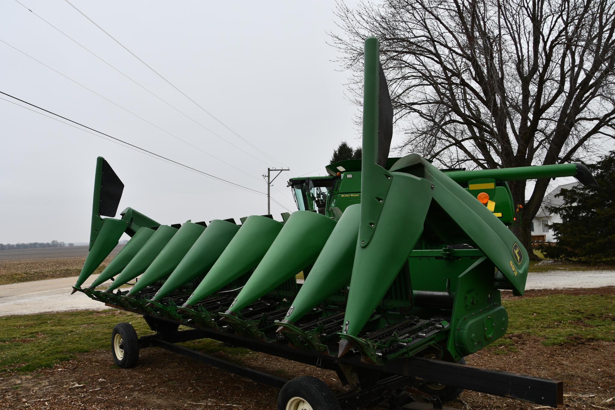 2007 John Deere 893 8 row 30" corn head